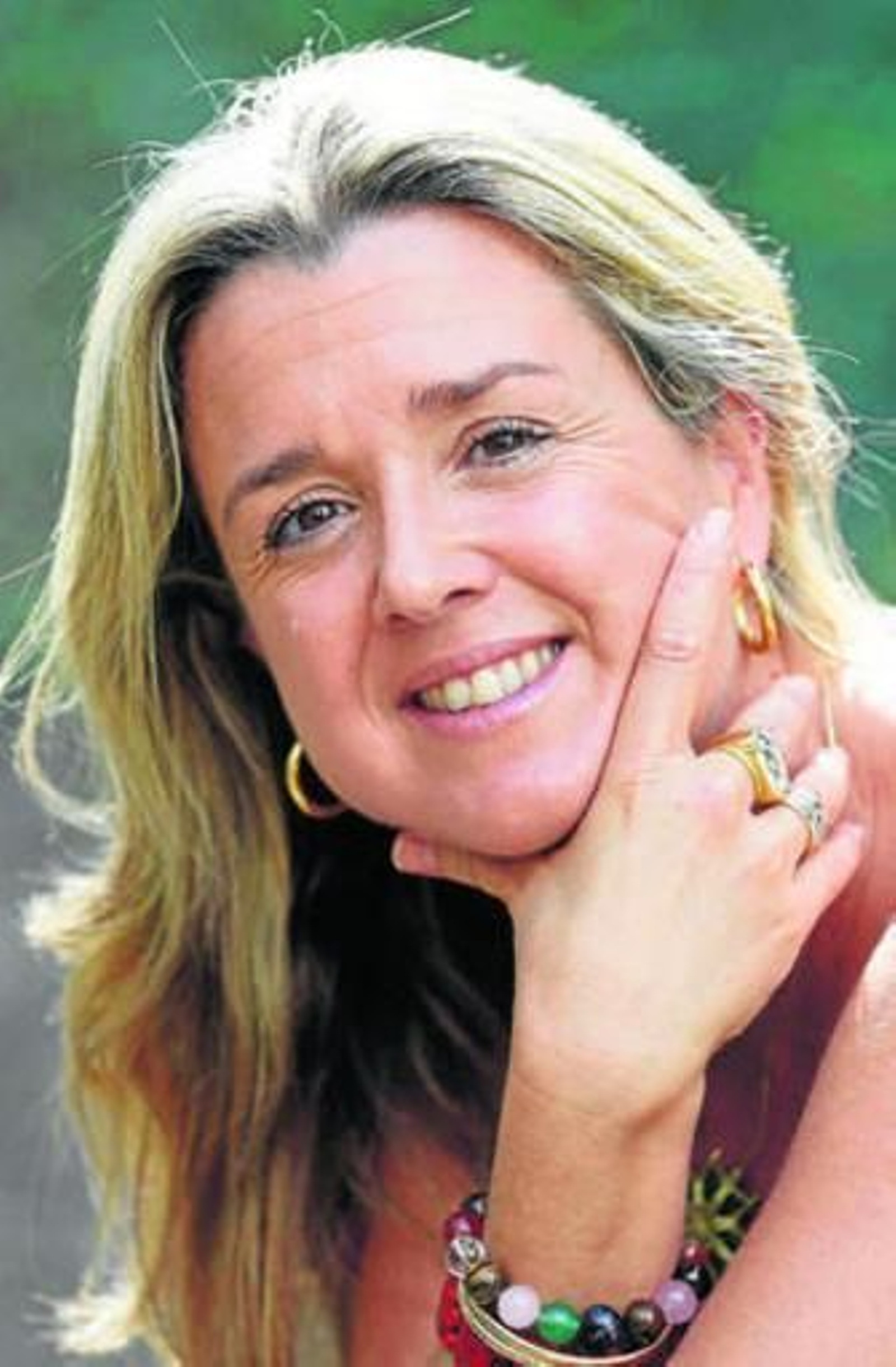 Anna Tarrés posa sonriente durante la entrevista para Efe.