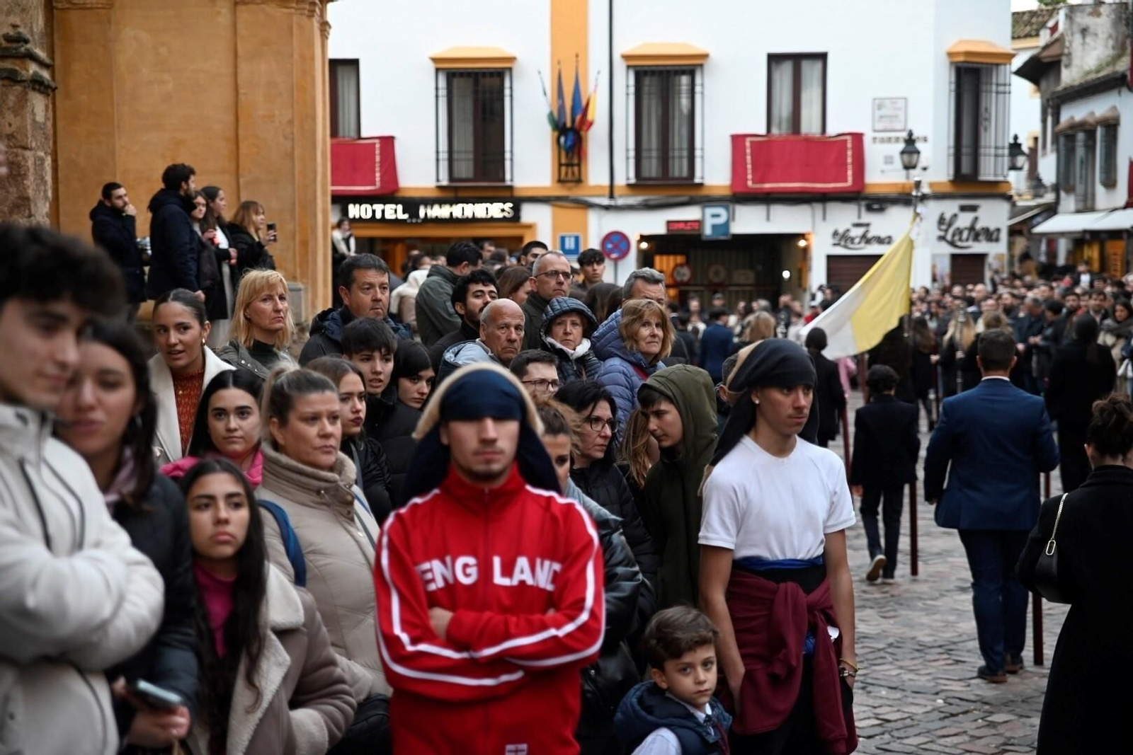 El traslado de la Hermandad de la Vera-Cruz de Córdoba, en imágenes