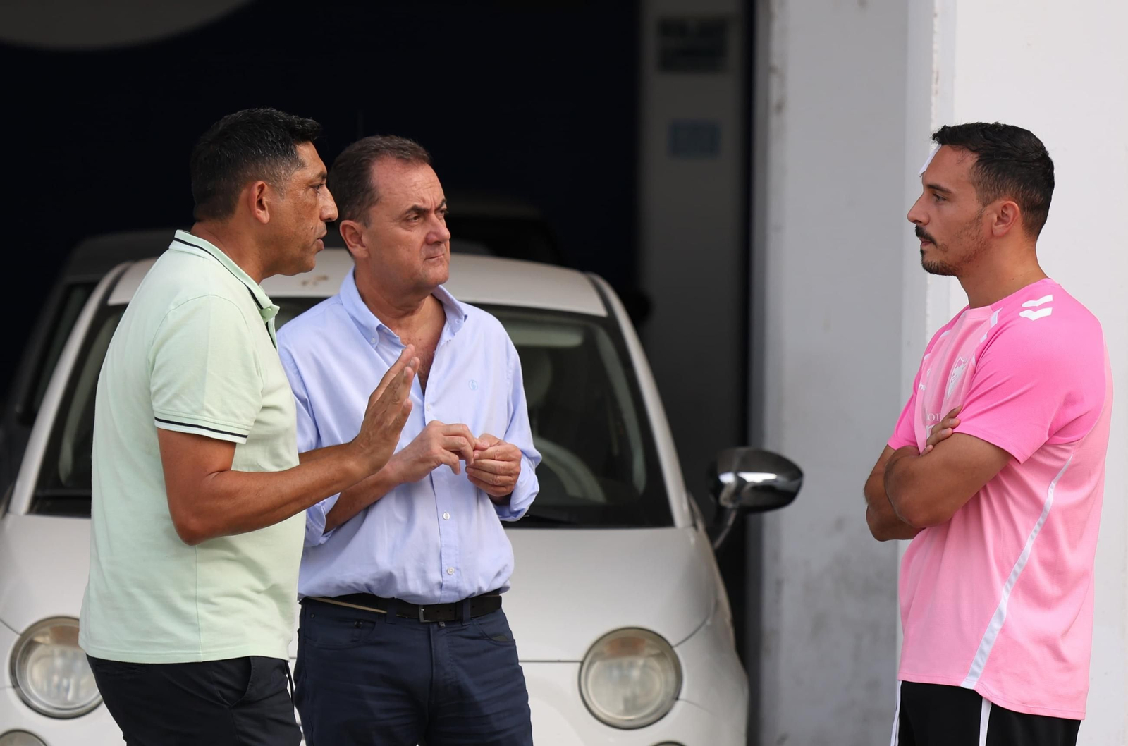 Alfonso Herrero reaparece con heridas de guerra