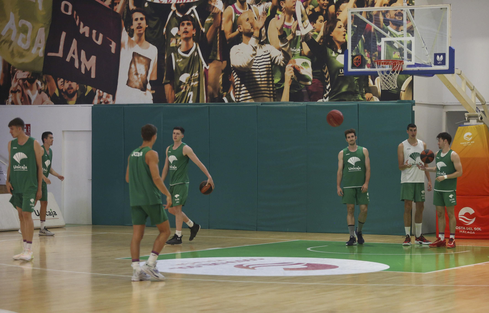 Las fotos de los jóvenes del Unicaja en Los Guindos