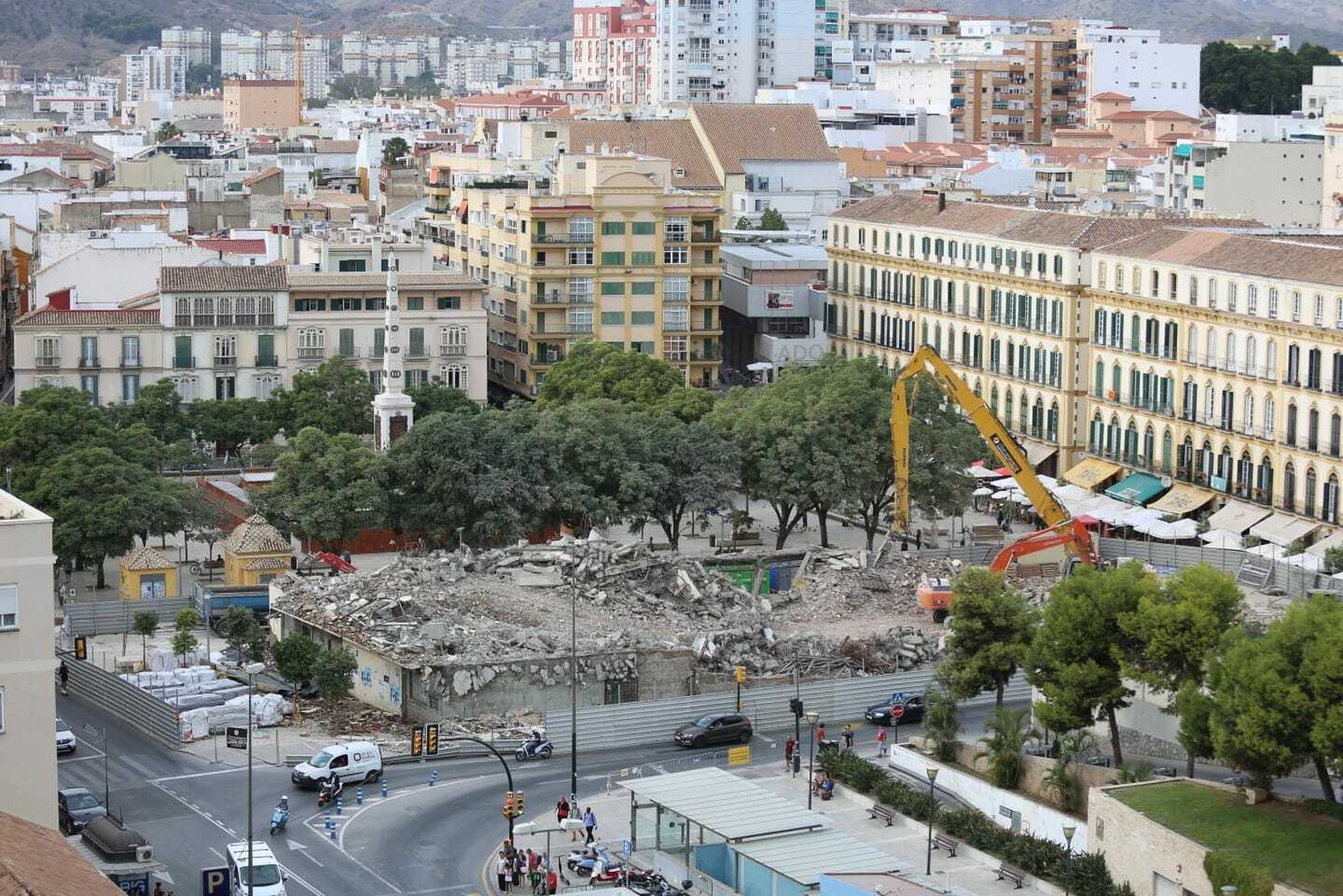El cine Astoria derribado, en fotos