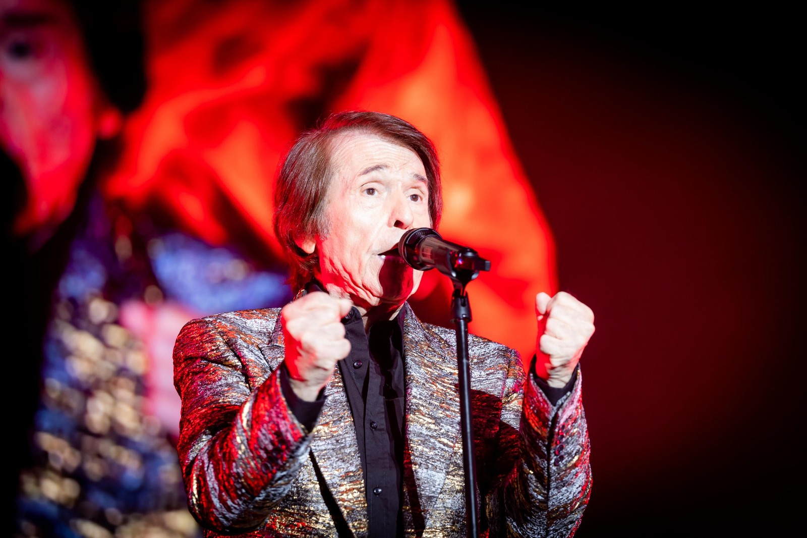 Imágenes de la actuación de Raphael en el Concert Music