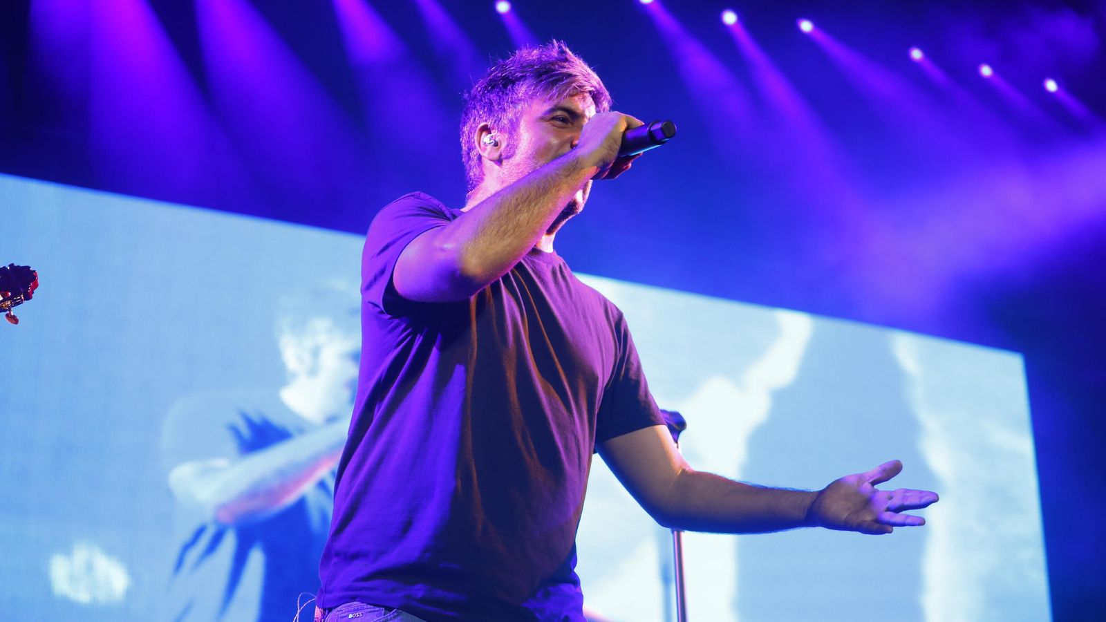 David Muñoz sobre el escenario de Los Califas.