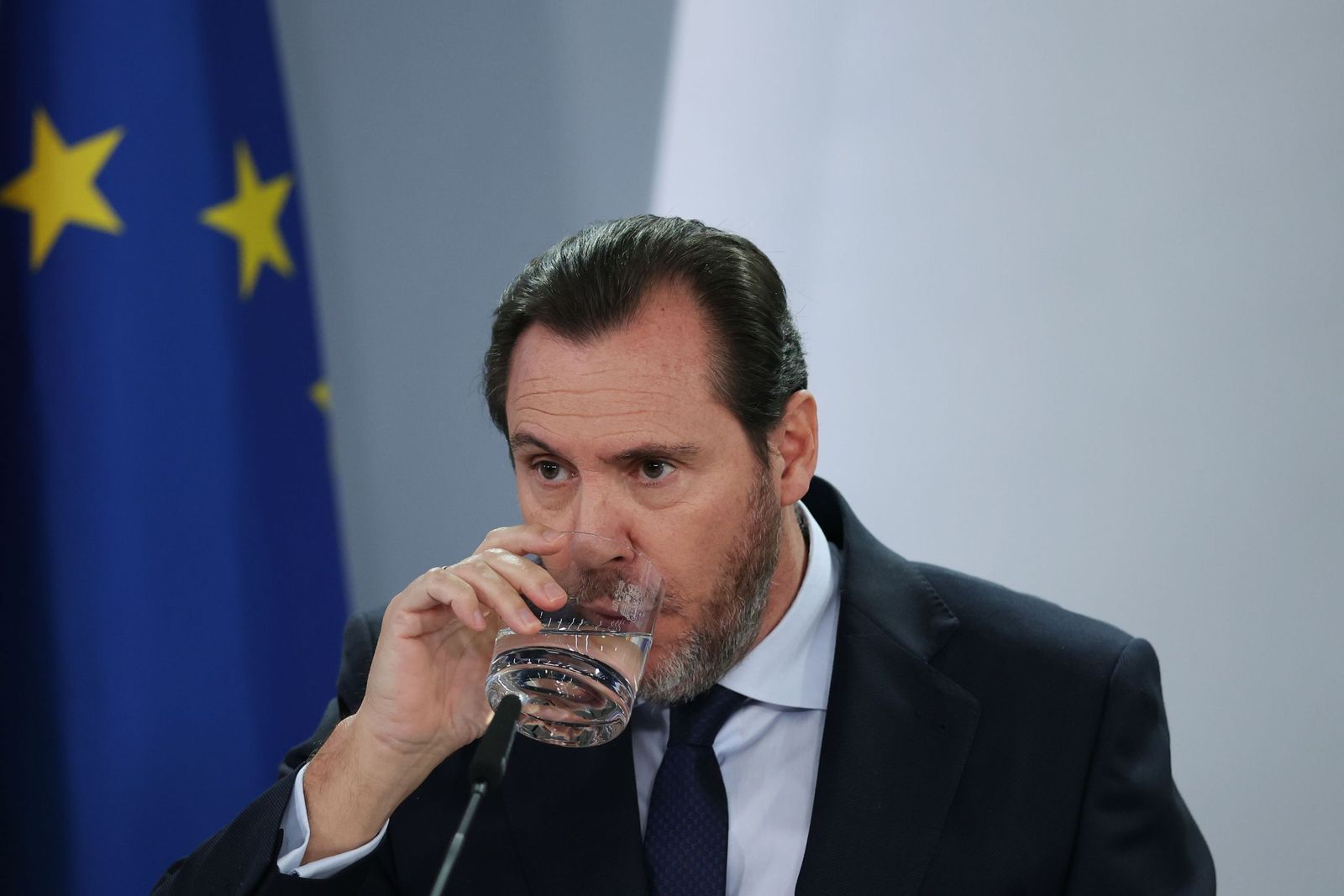 El ministro de Transportes, Óscar Puente, en la rueda de prensa de ayer tras el Consejo de Ministros.