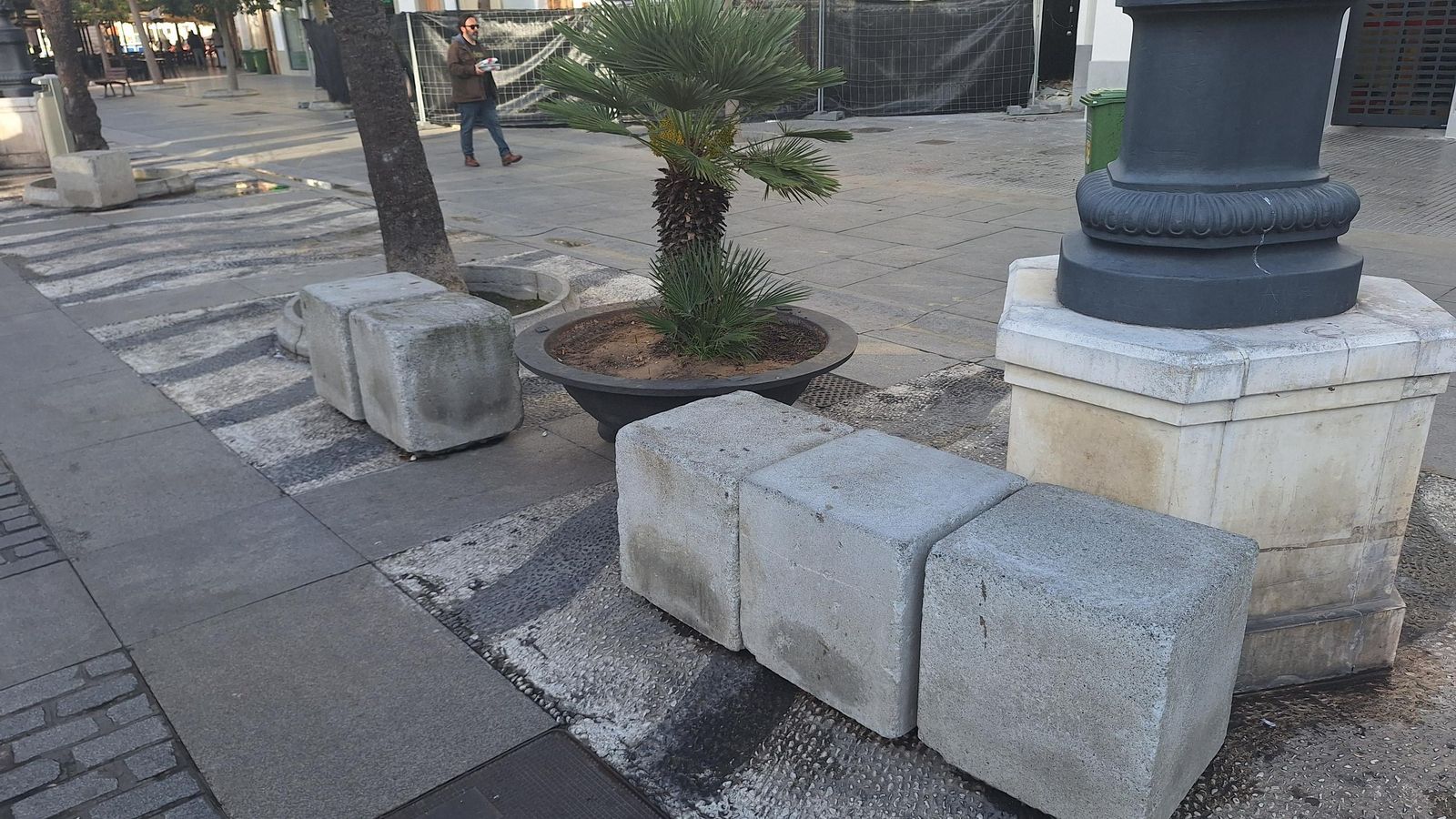 Más bloques, ya sin ningún efecto disuasorio ante un hipotético ataque terrorista.