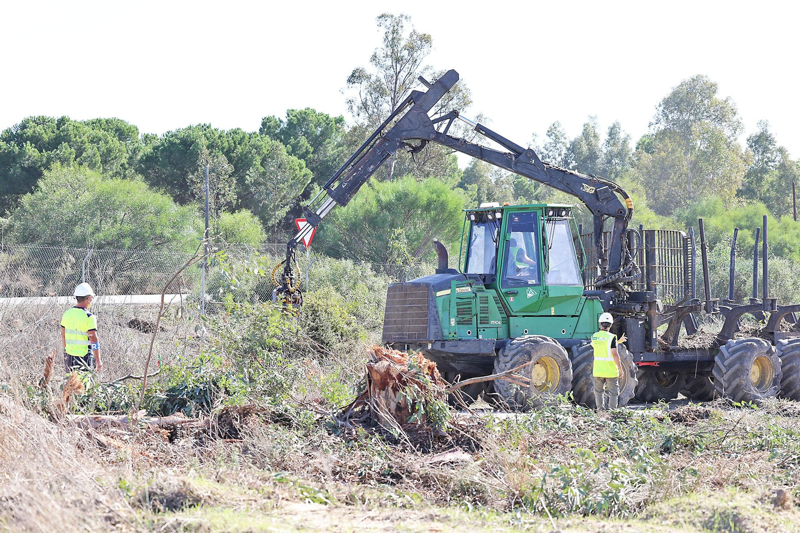 Imágenes del Comienzo de las obras del tercer carril en la A-483 entre Almonte y El Rocío
