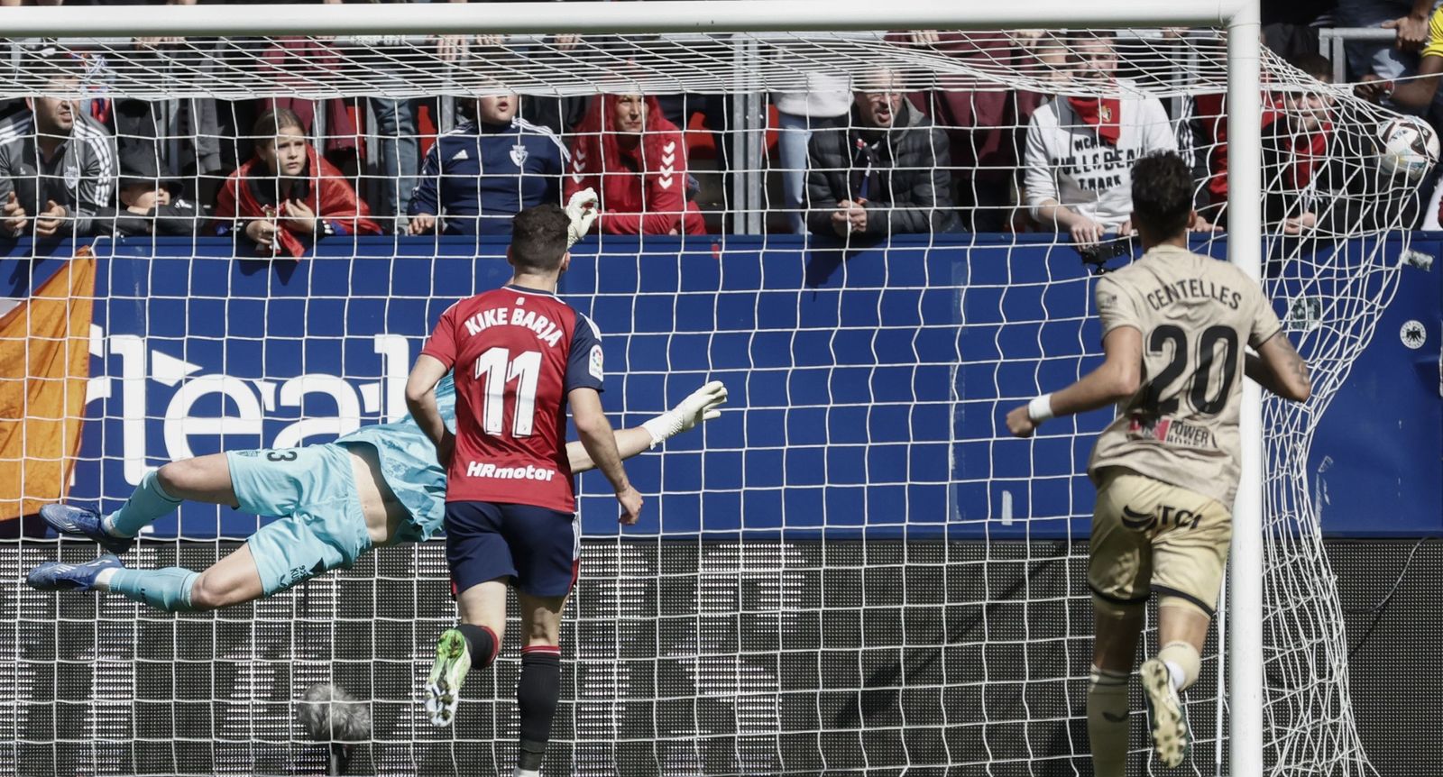 Fernando no puede evitar el golazo de Abde en El Sadar