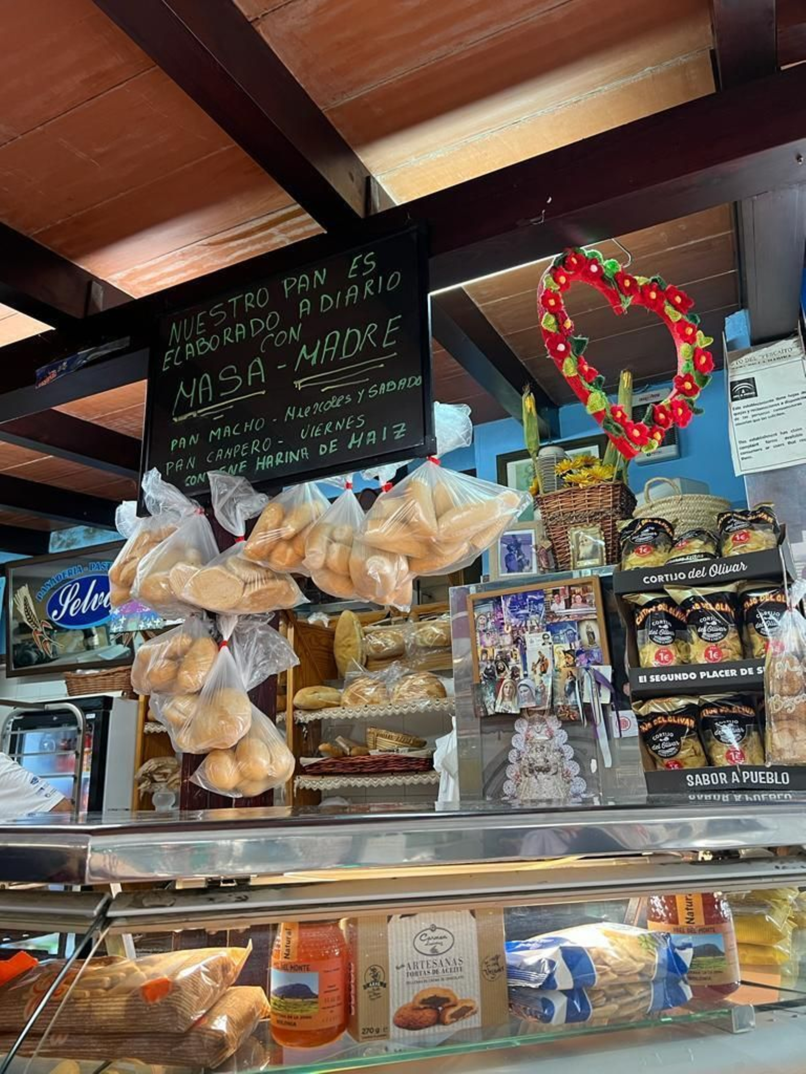 Una mañana de compras en el Mercado Ingeniero Torroja de Algeciras, en imágenes.