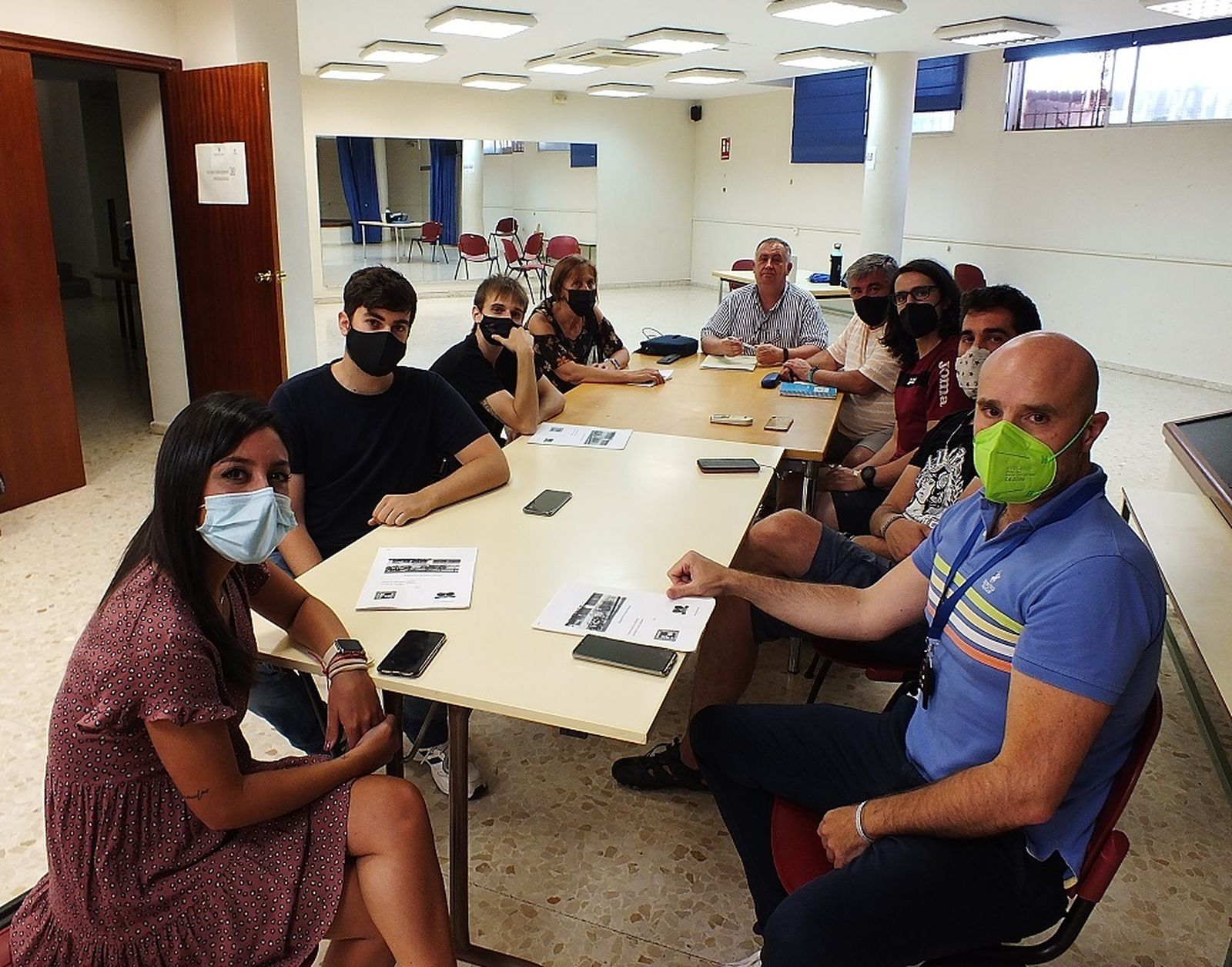 Encuentro de Cintia Bustos con la vocalía juvenil de la asociación vecinal La Palomera.
