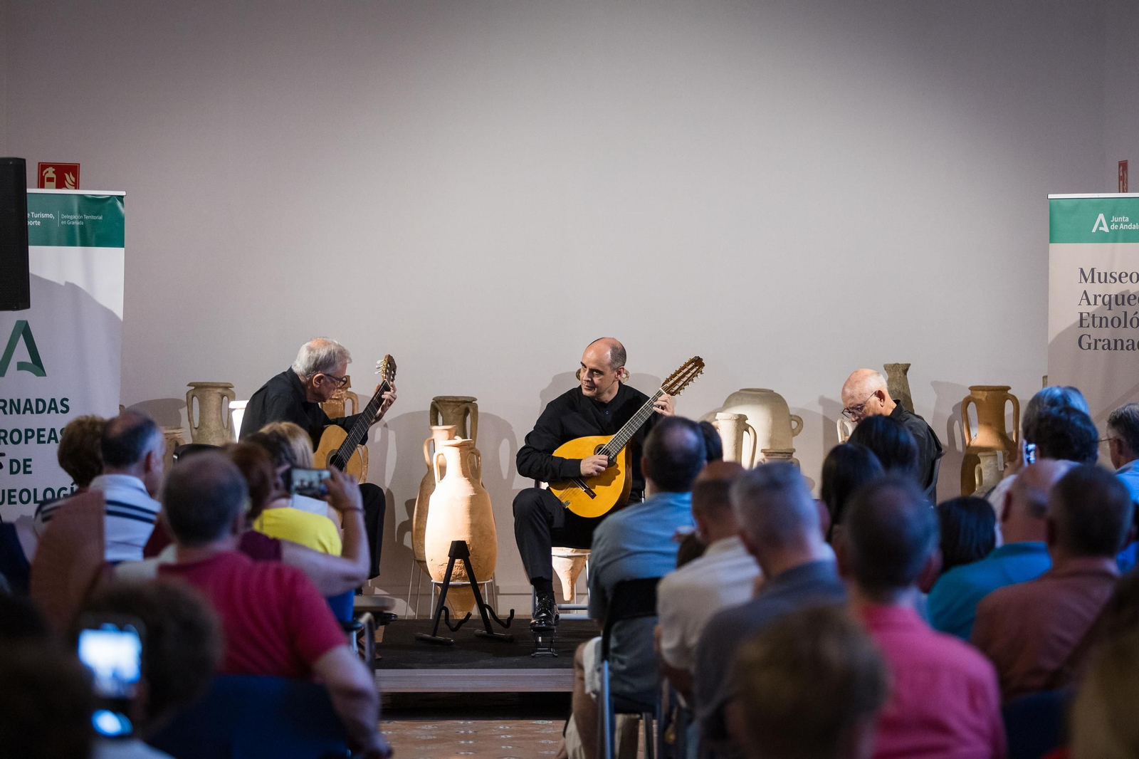 José Luis Recuerda (bandurria), José Armillas (guitarra) e Ismael Ramos (laúd) ofrecen un concierto en Granada