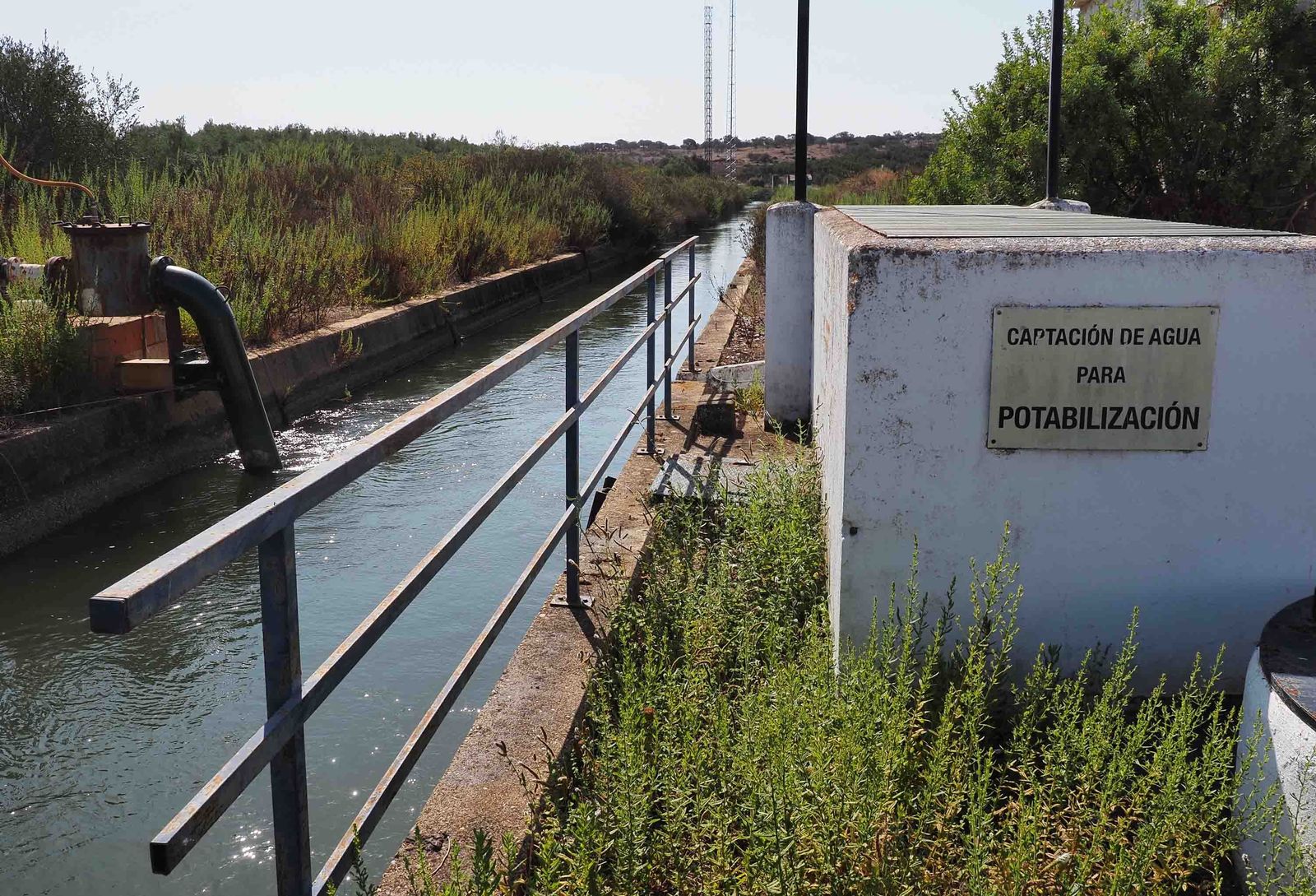 Una captación de agua para uso agrícola por una comunidad de regantes de la provincia onubense
