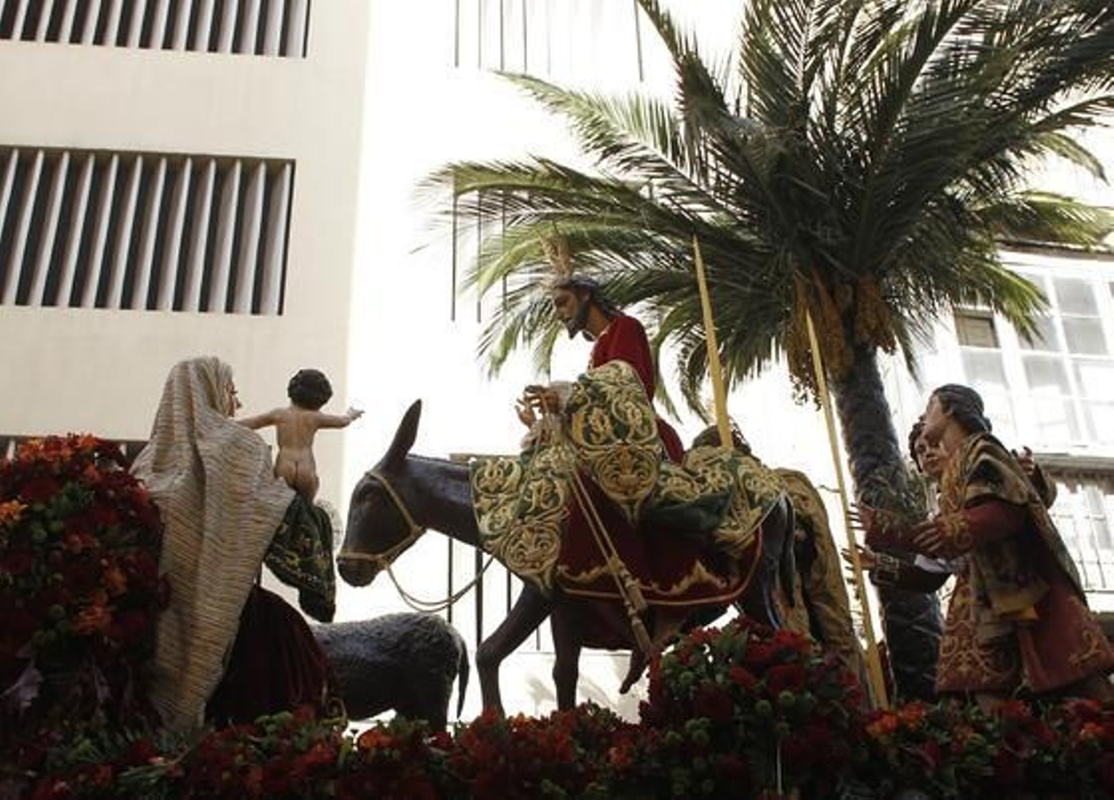El buen tiempo acompaña a las procesiones en este primer día de Semana Santa

Foto: Sergio Camacho