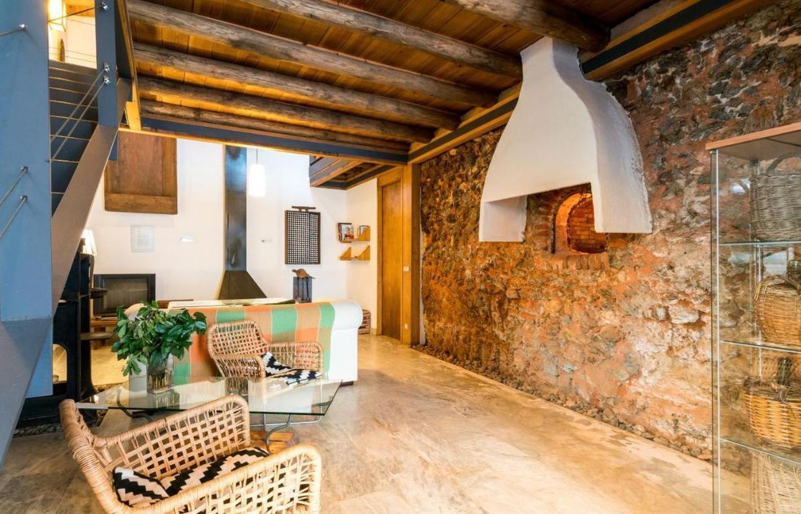 Alójate en una antigua panadería rehabilitada en casa rural en este bello pueblo de Huelva