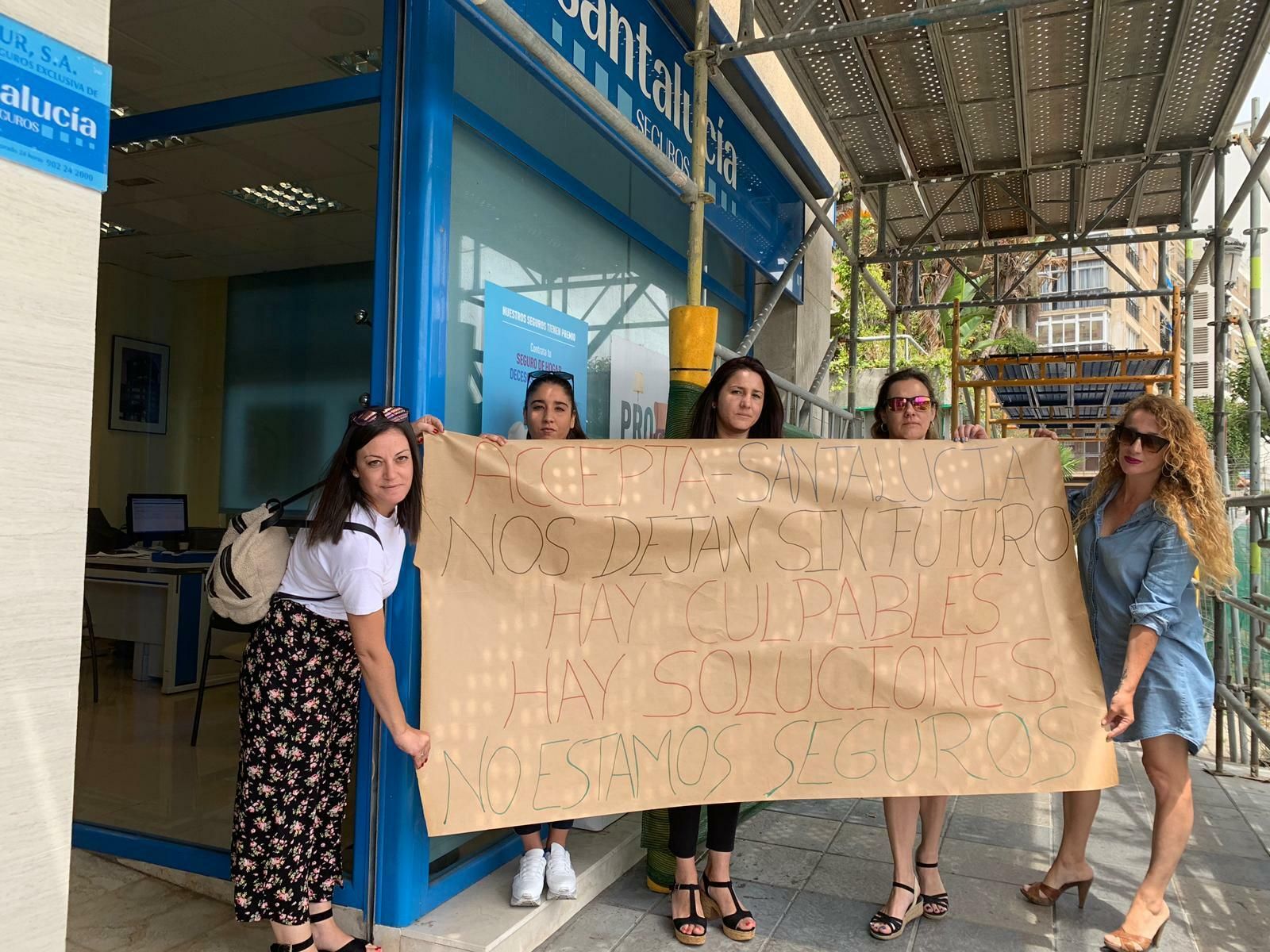 Las trabajadoras de Accepta en Algeciras paran contra el cierre del centro