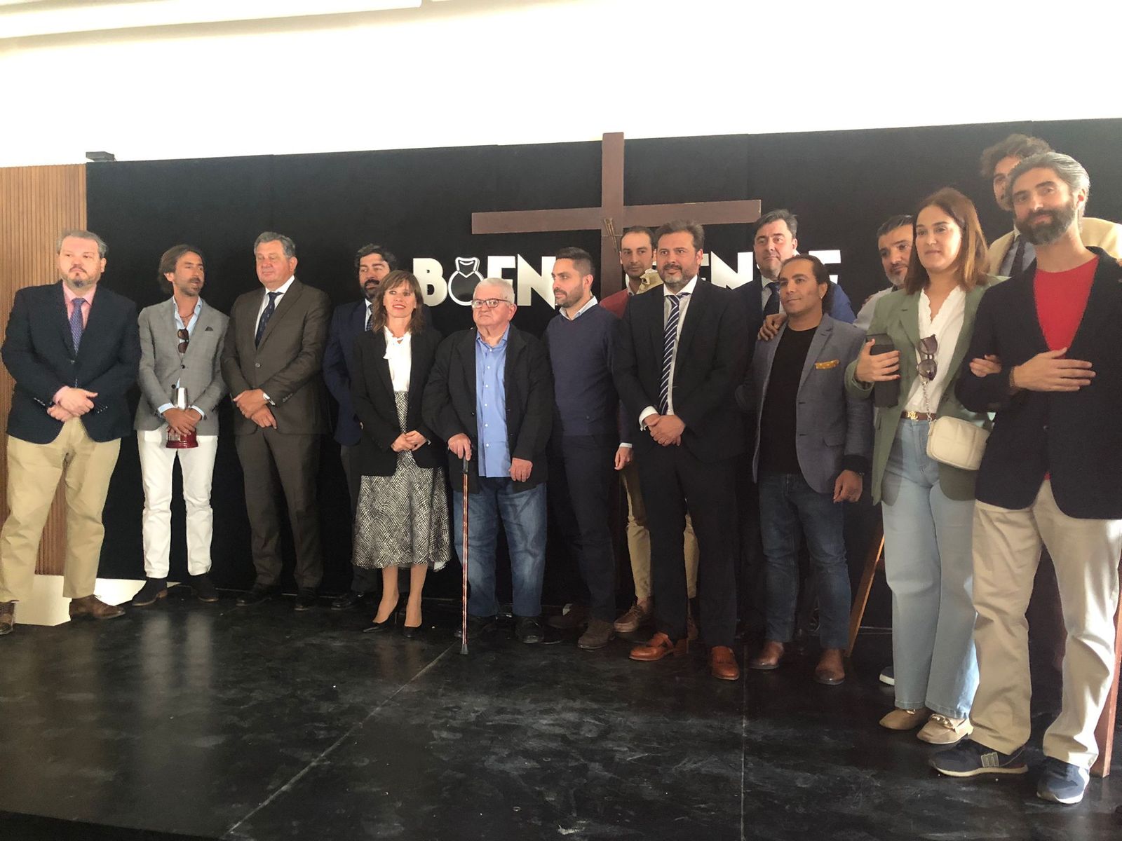 Foto de familia de los premiados y participantes.