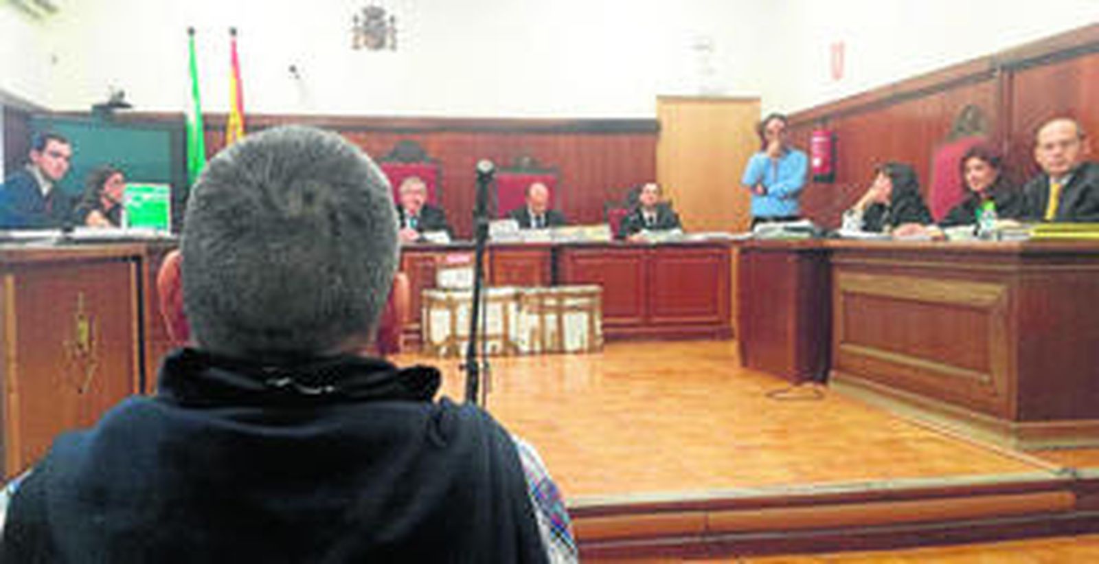 De espaldas, Genaro Ramallo, en el momento en que el tribunal de la Sección Tercera le indicaba sus derechos.