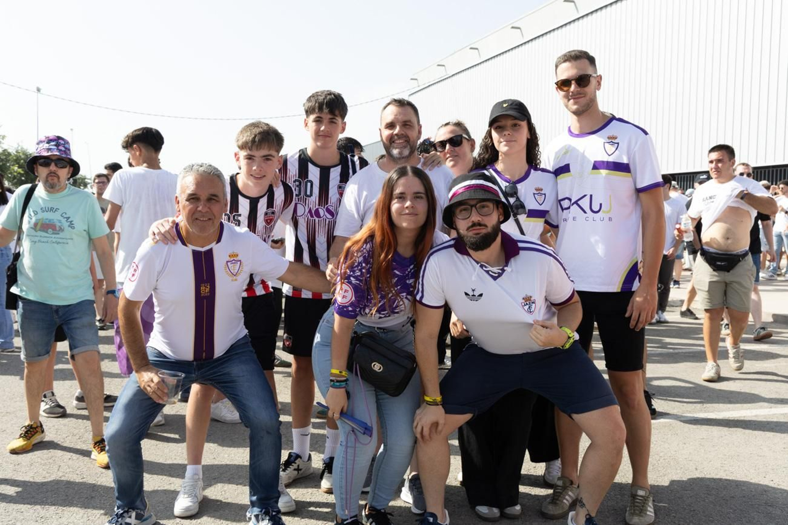 El épico recibimiento de la afición lagarta al Real Jaén, en imágenes