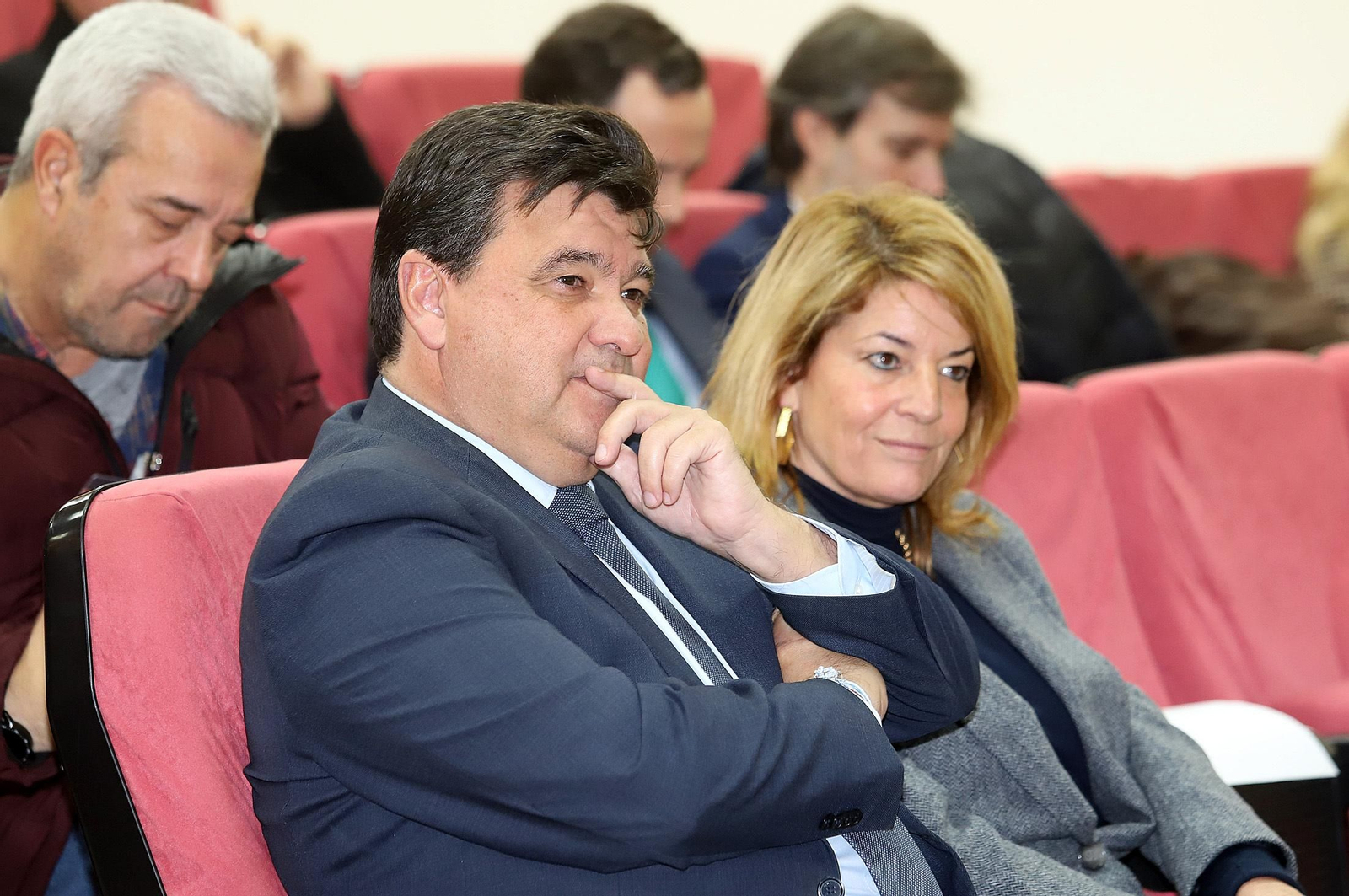 Imágenes del convenio entre Cepsa, Enagás Renovable y Alter Enersun para impulsar la descarbonización de la industria local y el transporte