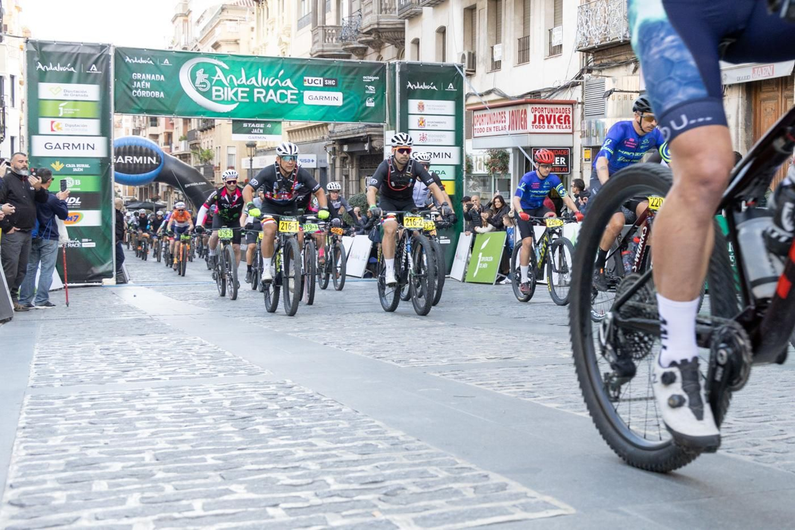 En imágenes: la Andalucía Bike Race dice adiós a Jaén con una etapa marcada por Jabalcuz