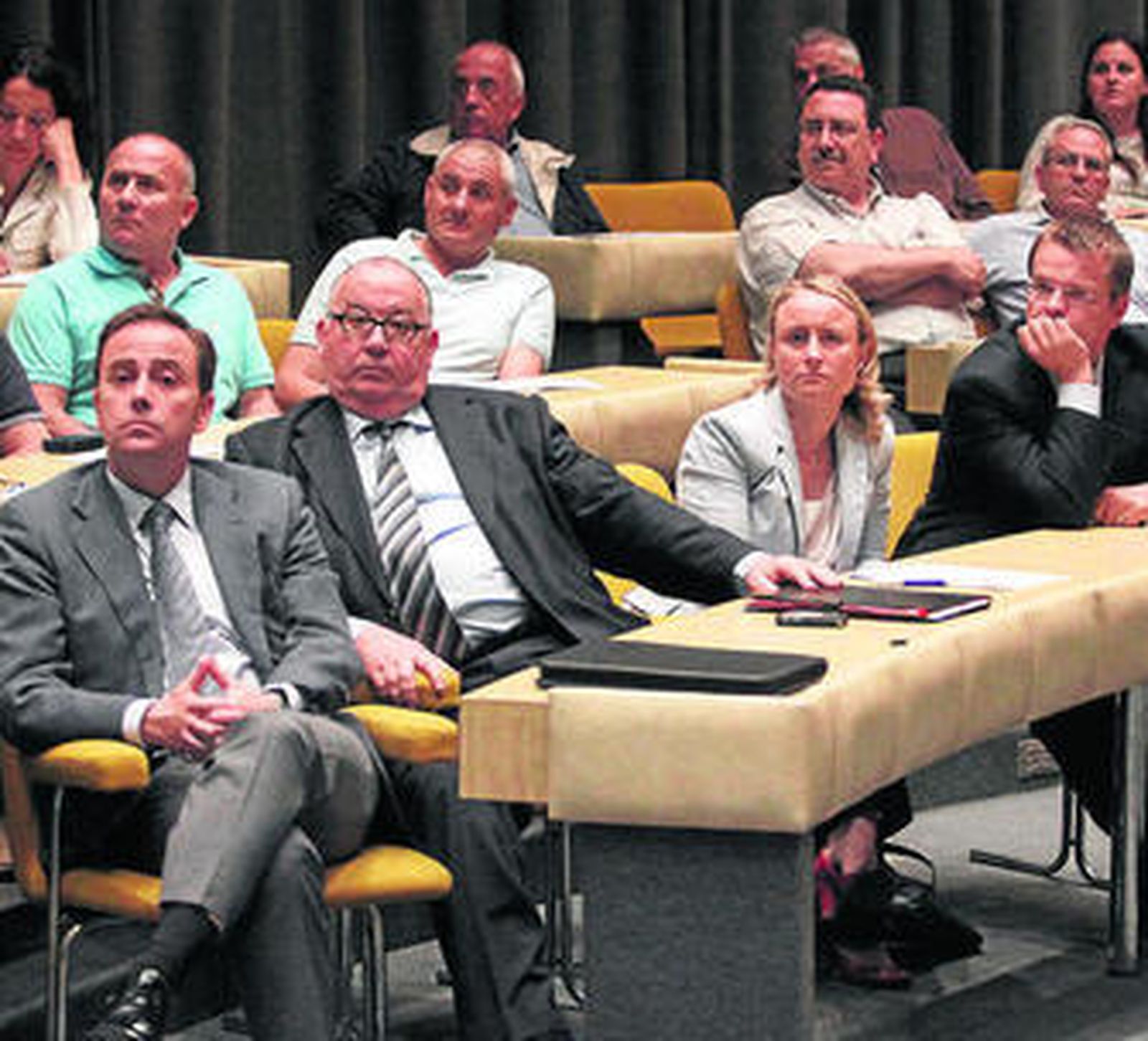 El presidente de Diputación, el alcalde de Rincón de la Victoria, el diputado de Medio Ambiente, cargos de Aquagest y de 'Málaga Hoy'.