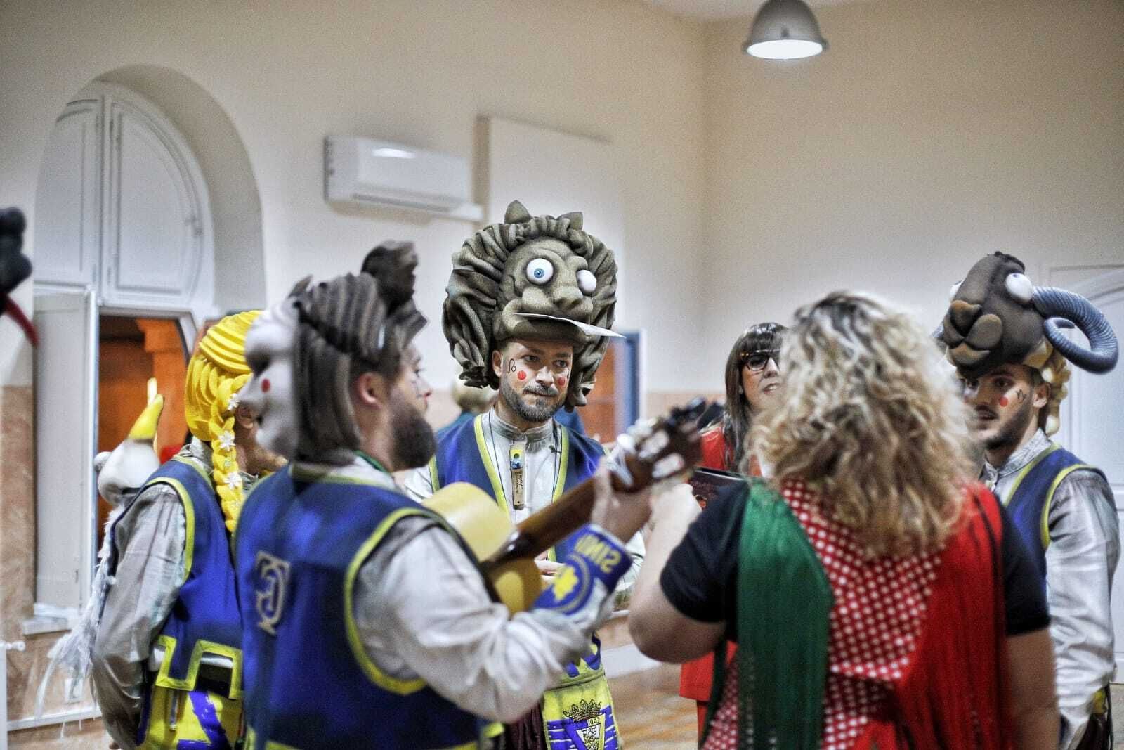Chirigota 'Este año venimos con esperanza'. en camerinos.