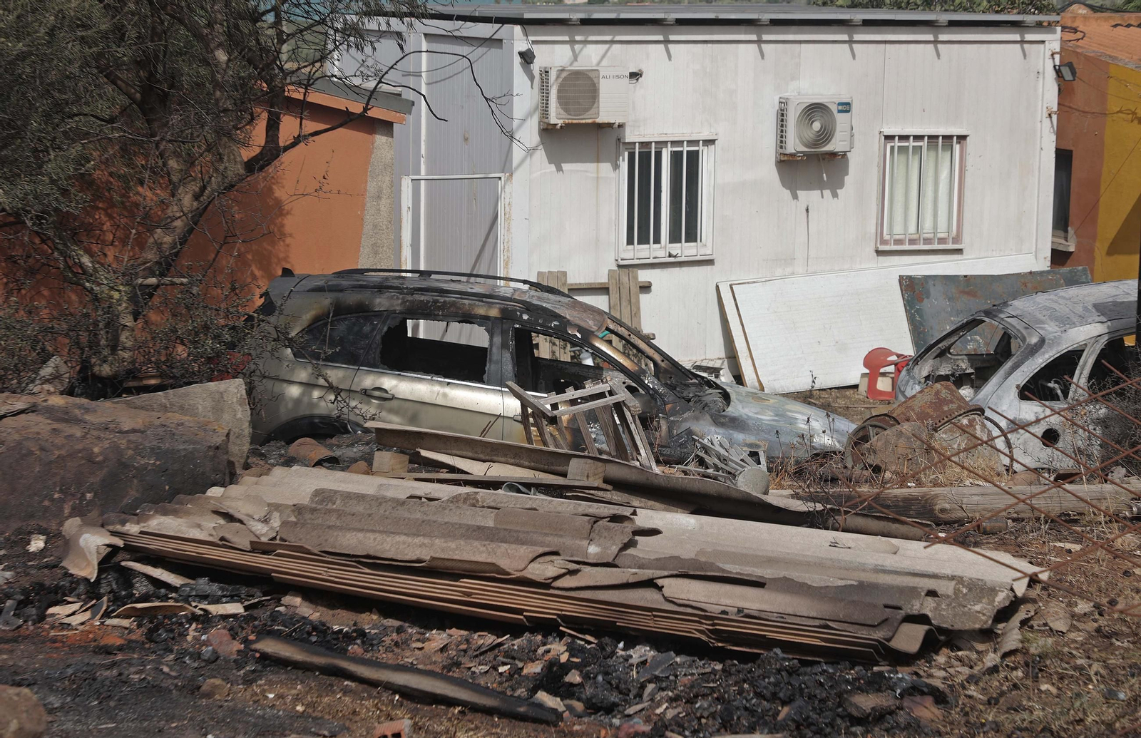 Fotos del incendio forestal de Torre de la Peña en Tarifa