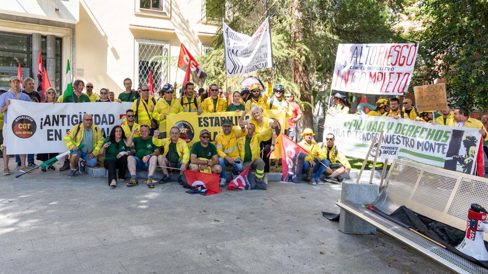 Cabecera de la protesta de la CGT contra la falta de medios del Infoca.