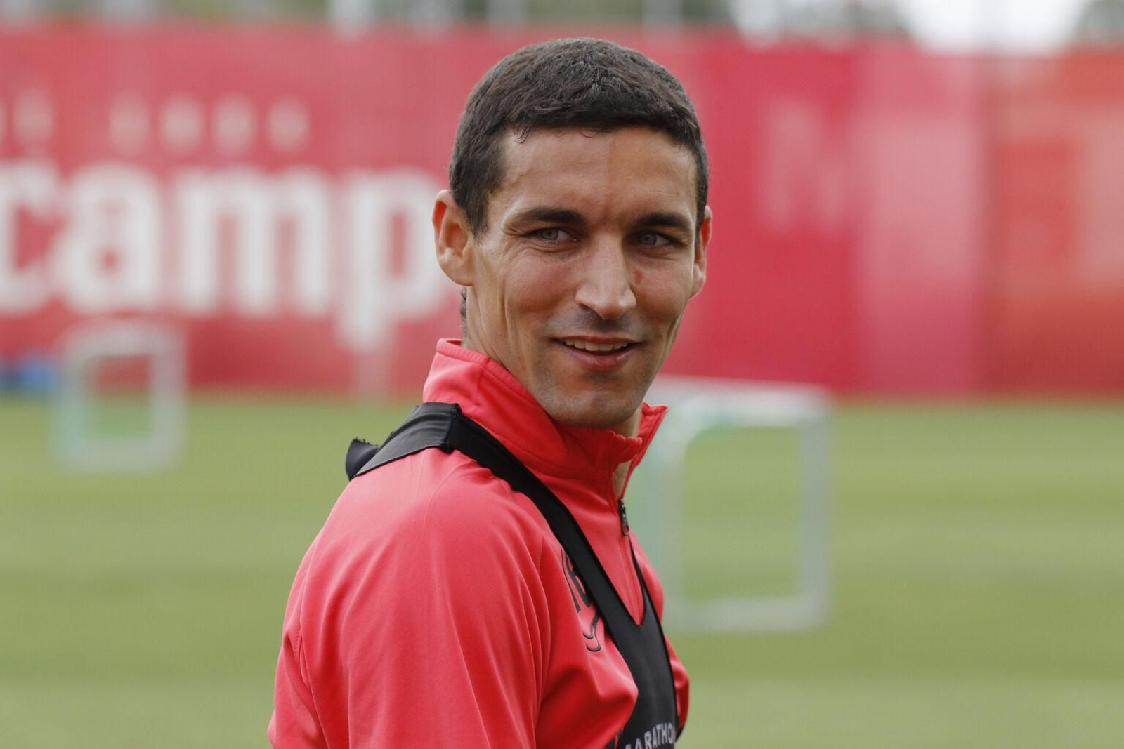 Jesús Nava sonríe durante uno de los entrenamientos en la ciudad deportiva.