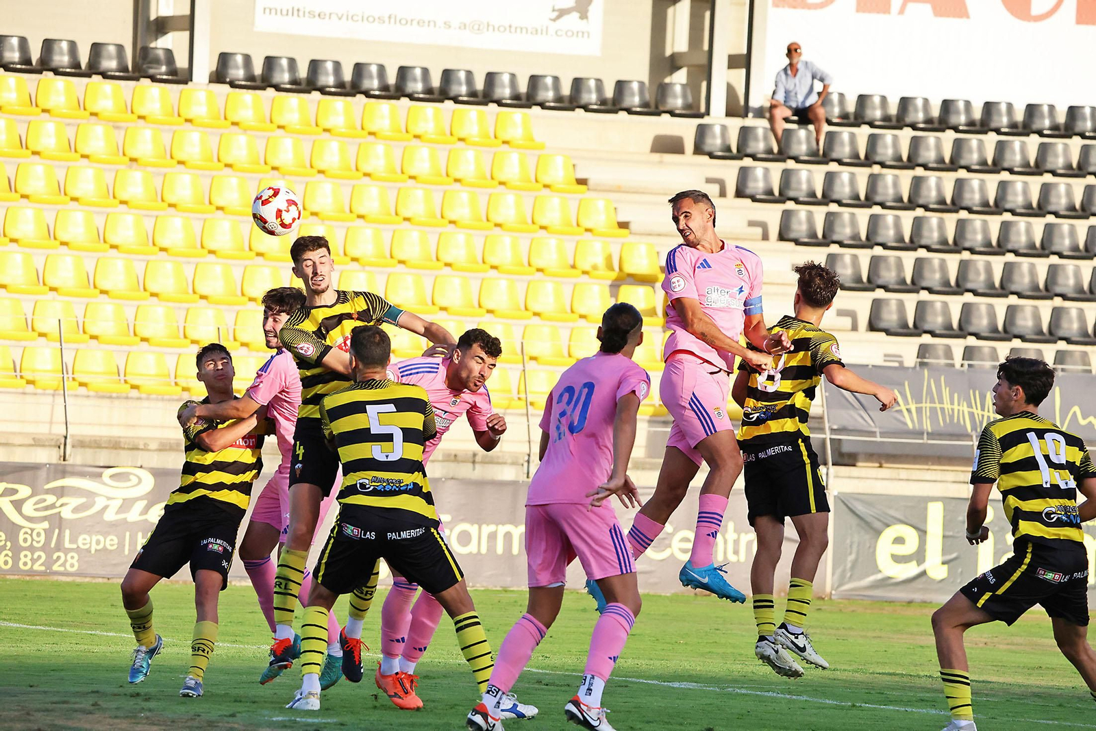 Imágenes del Trofeo de la Bella entre el San Roque de Lepe y el Recreativo de Huelva