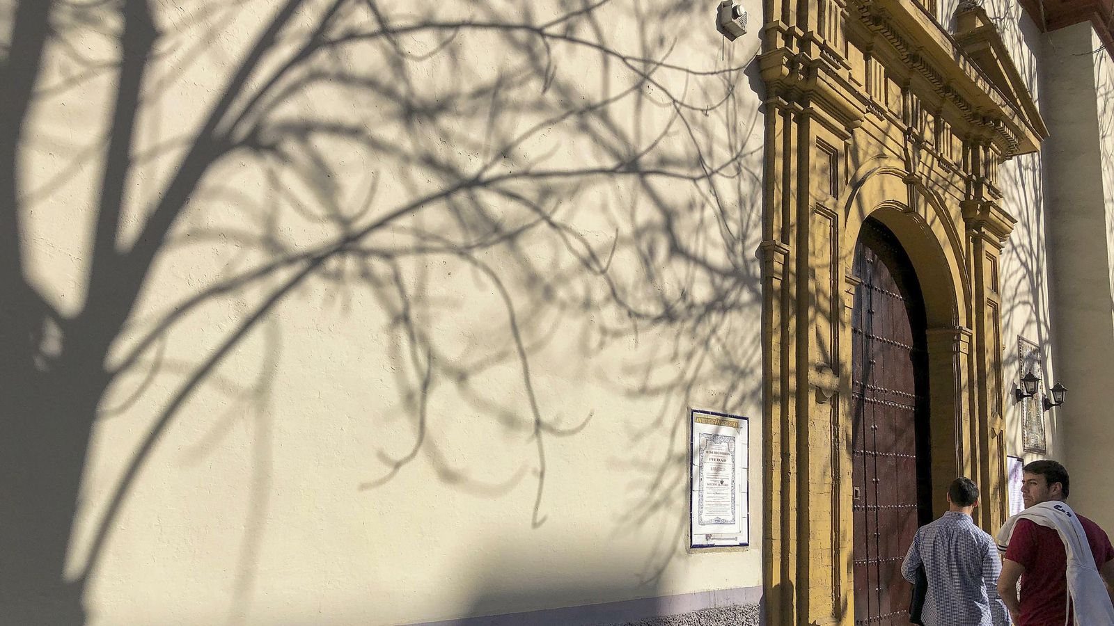 La fachada de San Roque tras la actuación de Lipasam.