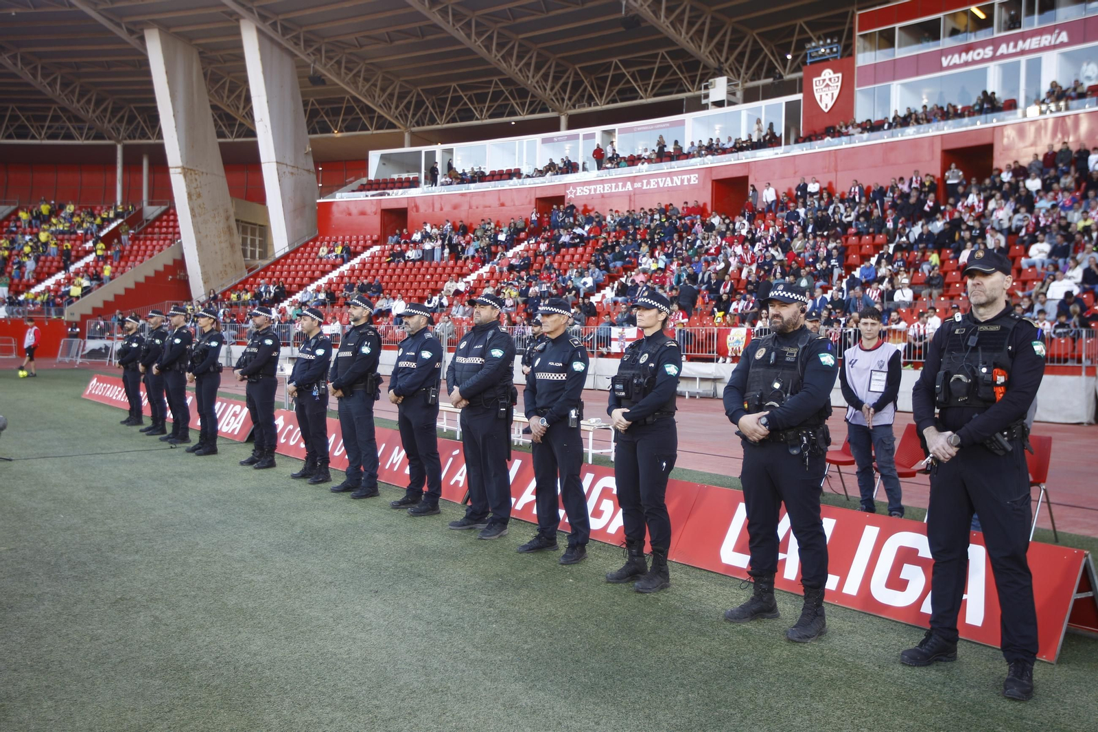 El partido U.D. Almería-Cádiz C.F. en imágenes