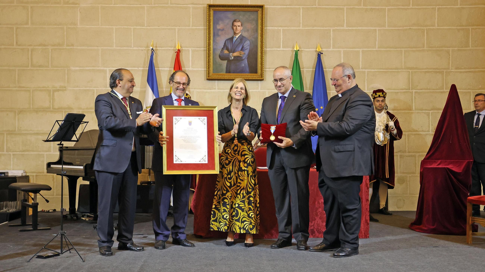 Imágenes de la entrega de la Medalla de Oro de la Ciudad de Jerez a la Hermandad de la Coronación