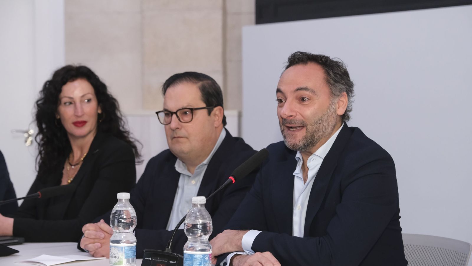 Las fotos de la exposición del escultor e imaginero Luis Álvarez Duarte en el MUREC