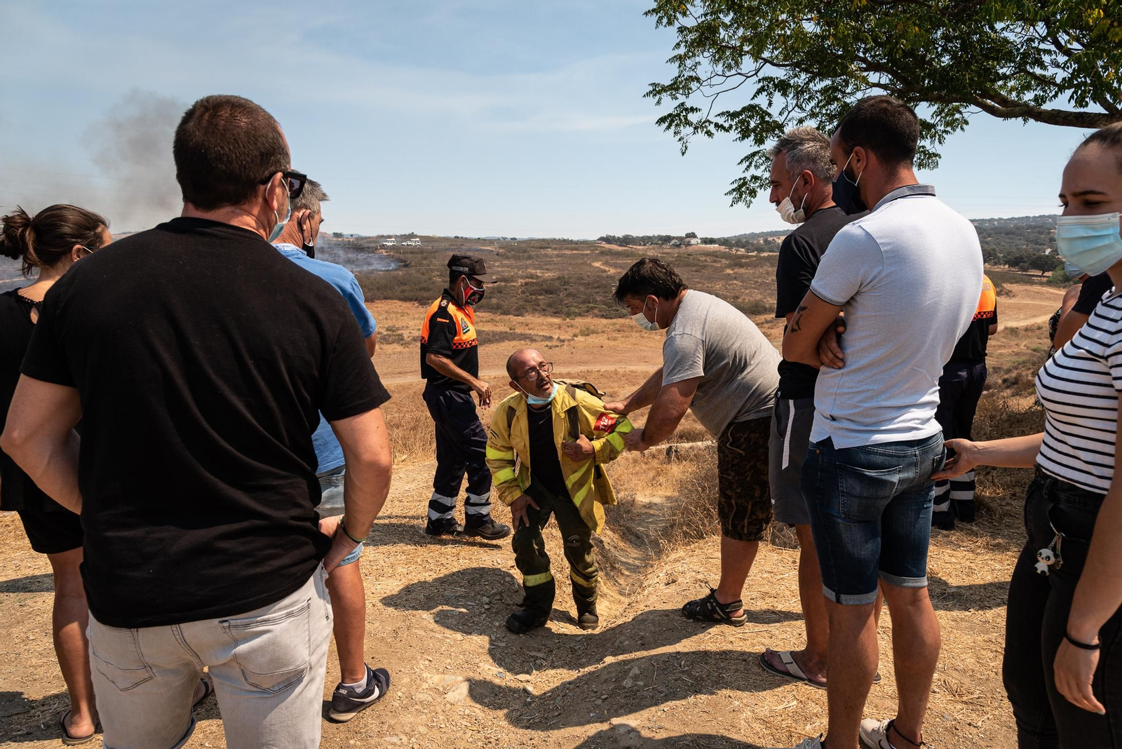 Imágenes del incendio en el cementerio de Valverde