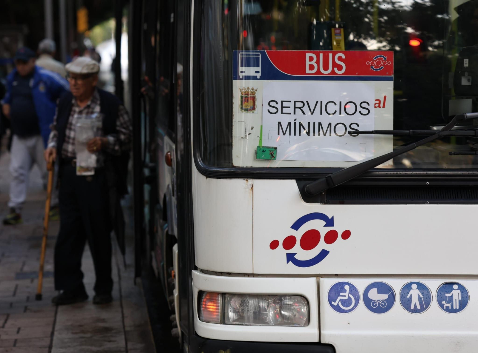La huelga de autobuses en Málaga en imagenes