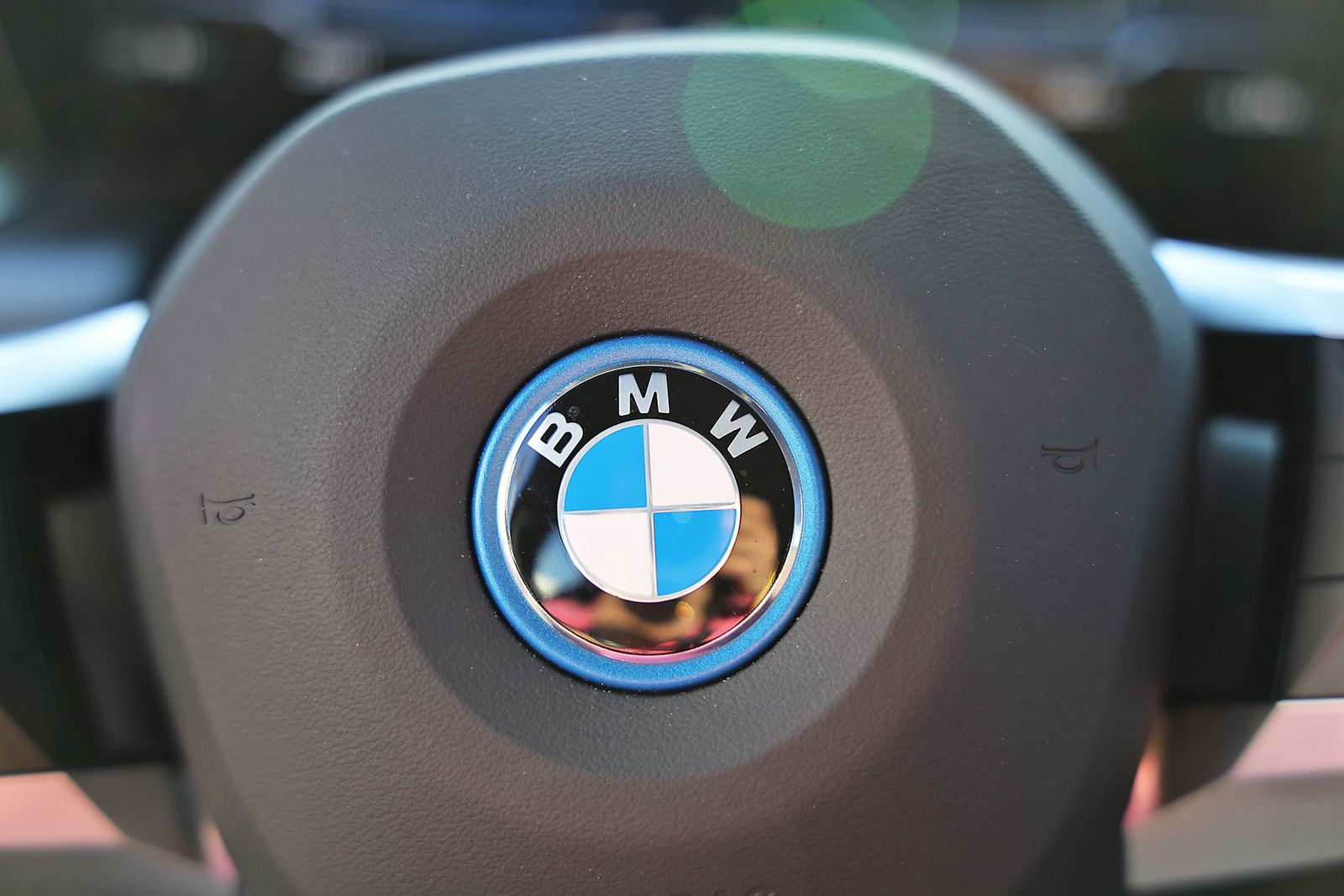 Movitransa presenta los nuevos modelos de BMW IX2 y el X2 en el complejo deportivo Lamiya