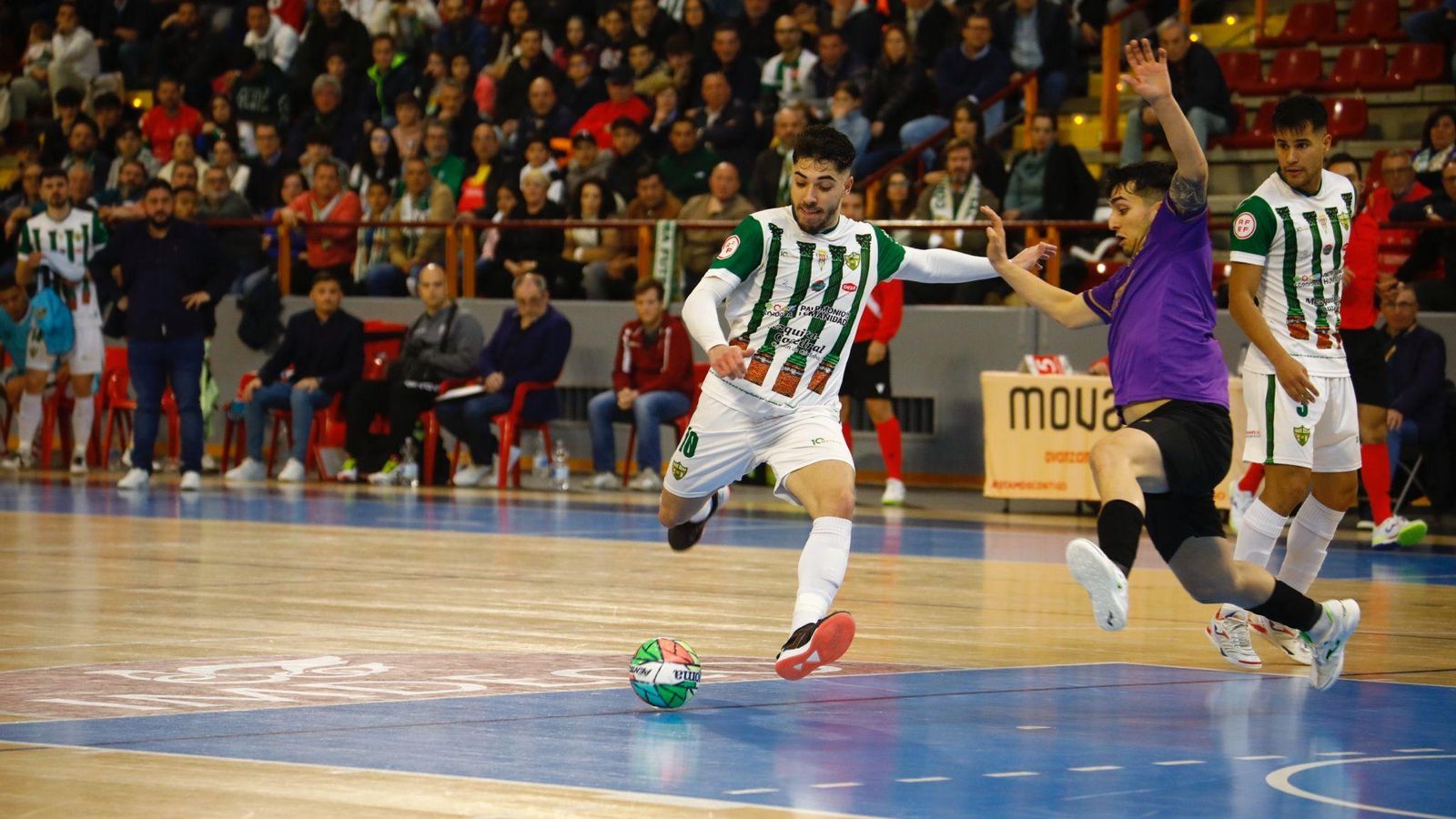 Lucas Perin ejecuta un tiro. Lucas Perin ejecuta un tiro.