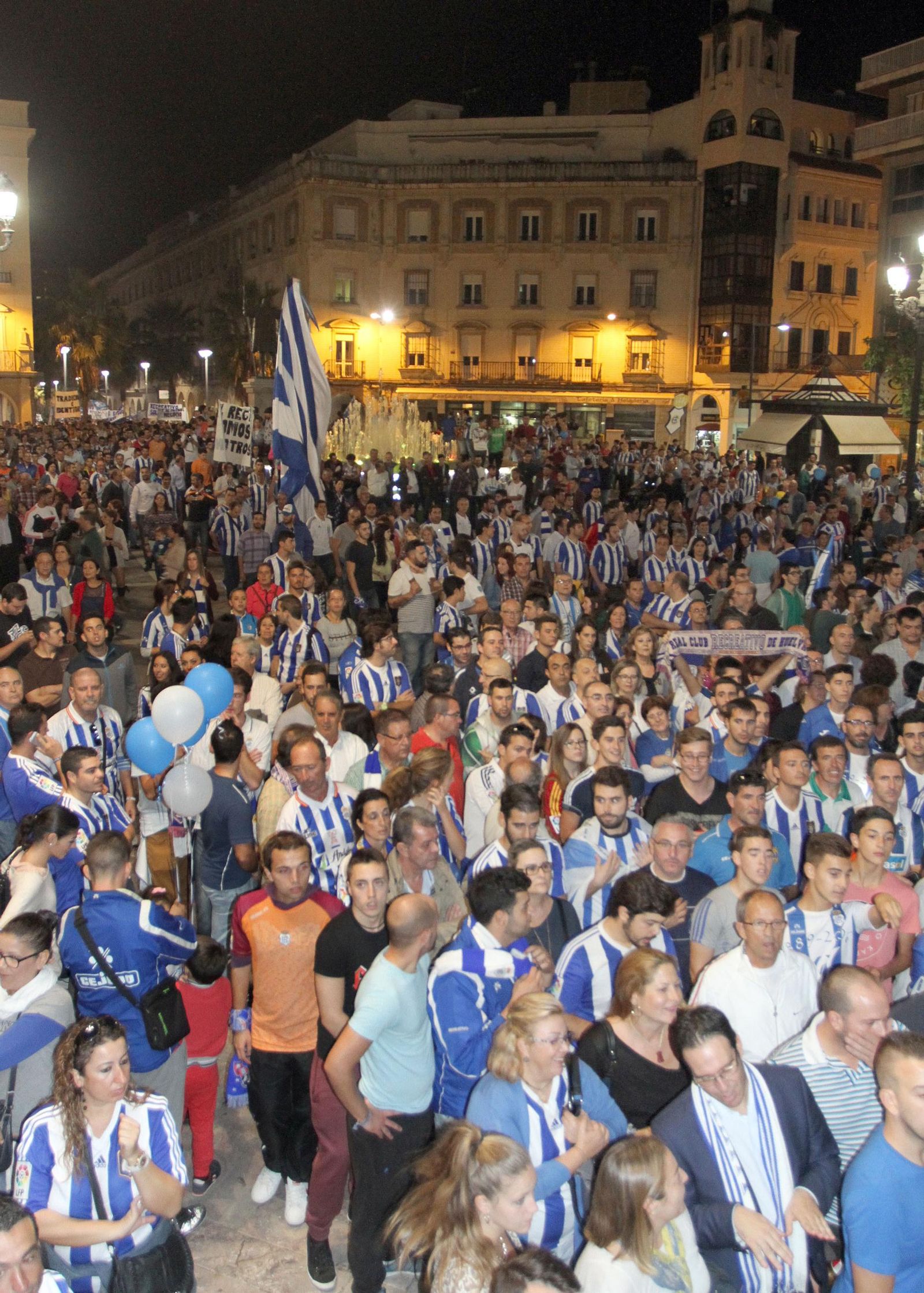 Las imágenes de cuando Huelva se echó a la calle por su Recre