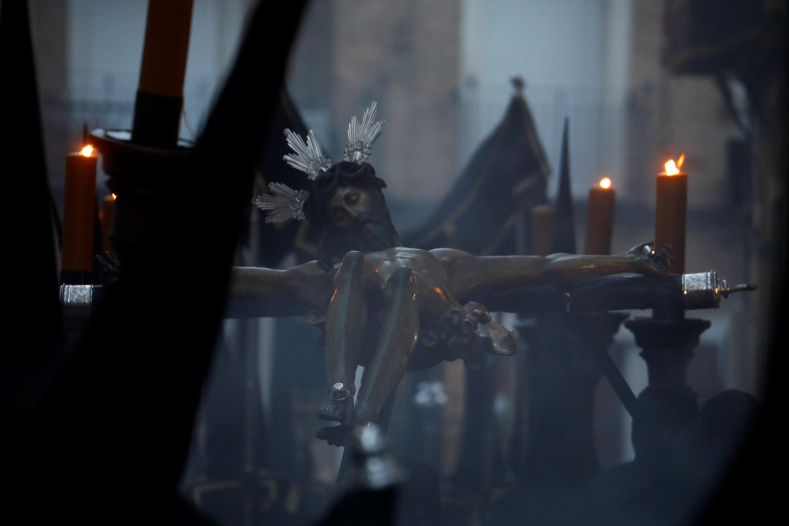 Lunes Santo en Córdoba: la procesión del Vía Crucis, en imágenes