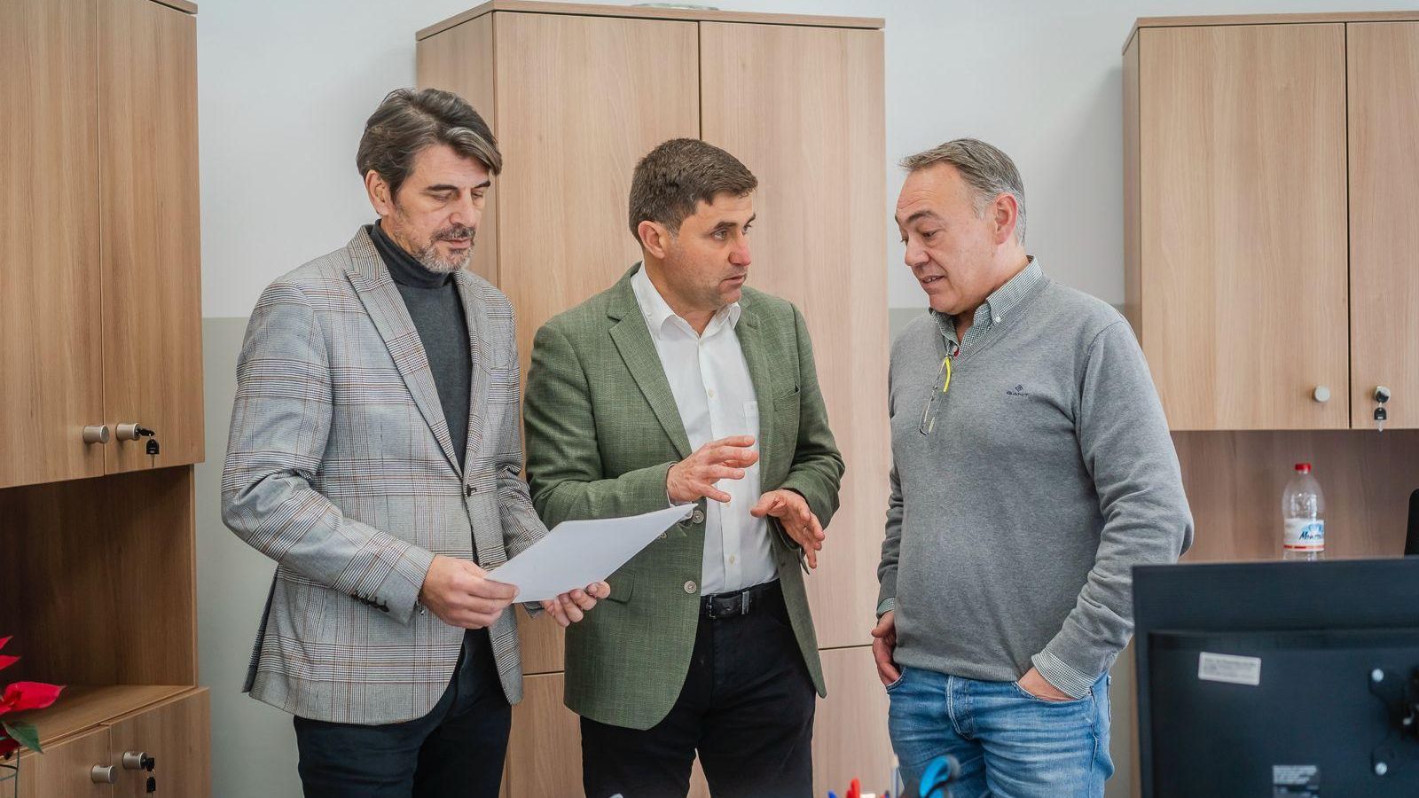 José Juan Rodríguez (en el centro), edil de Gobierno Interior, Educación y Atención Ciudadana.