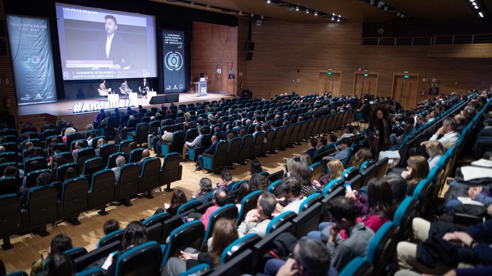 El auditorio Manuel de Falla durante una de las ponencias