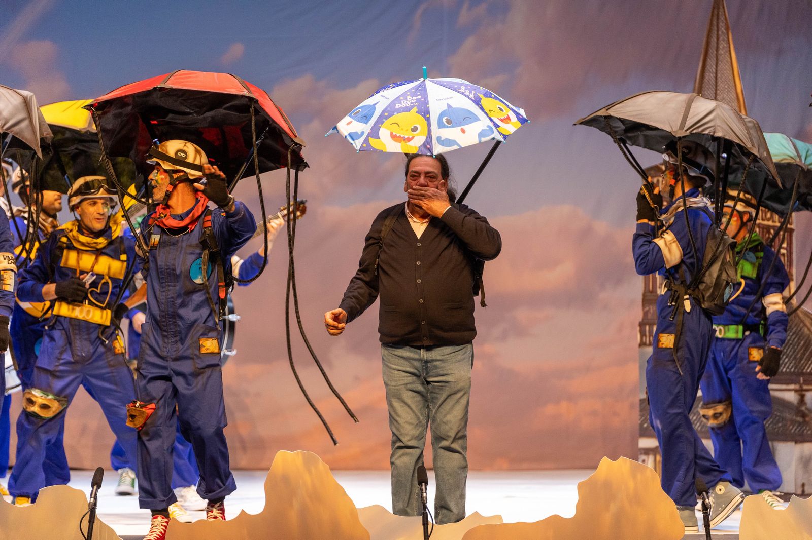 Imágenes de la actuación de la comparsa de Valverde del Camino "Los Lanzaos" en el Carnaval Colombino