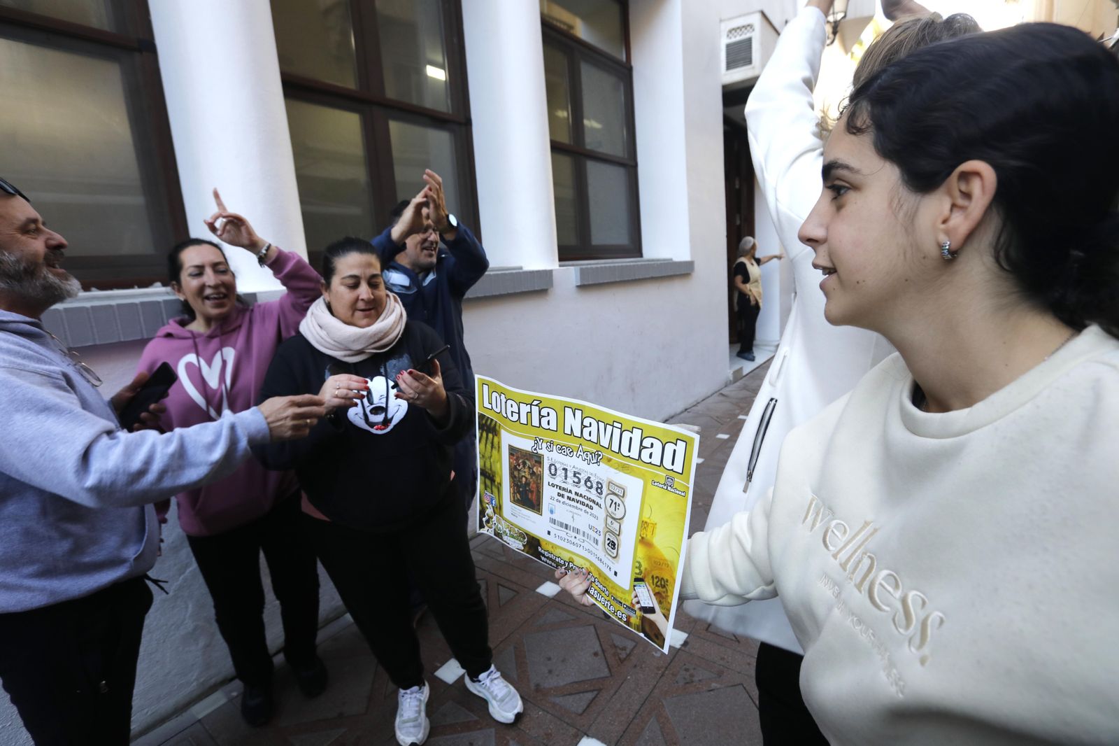 Las fotos de la alegría de los quintos premios en La Línea de la Concepción