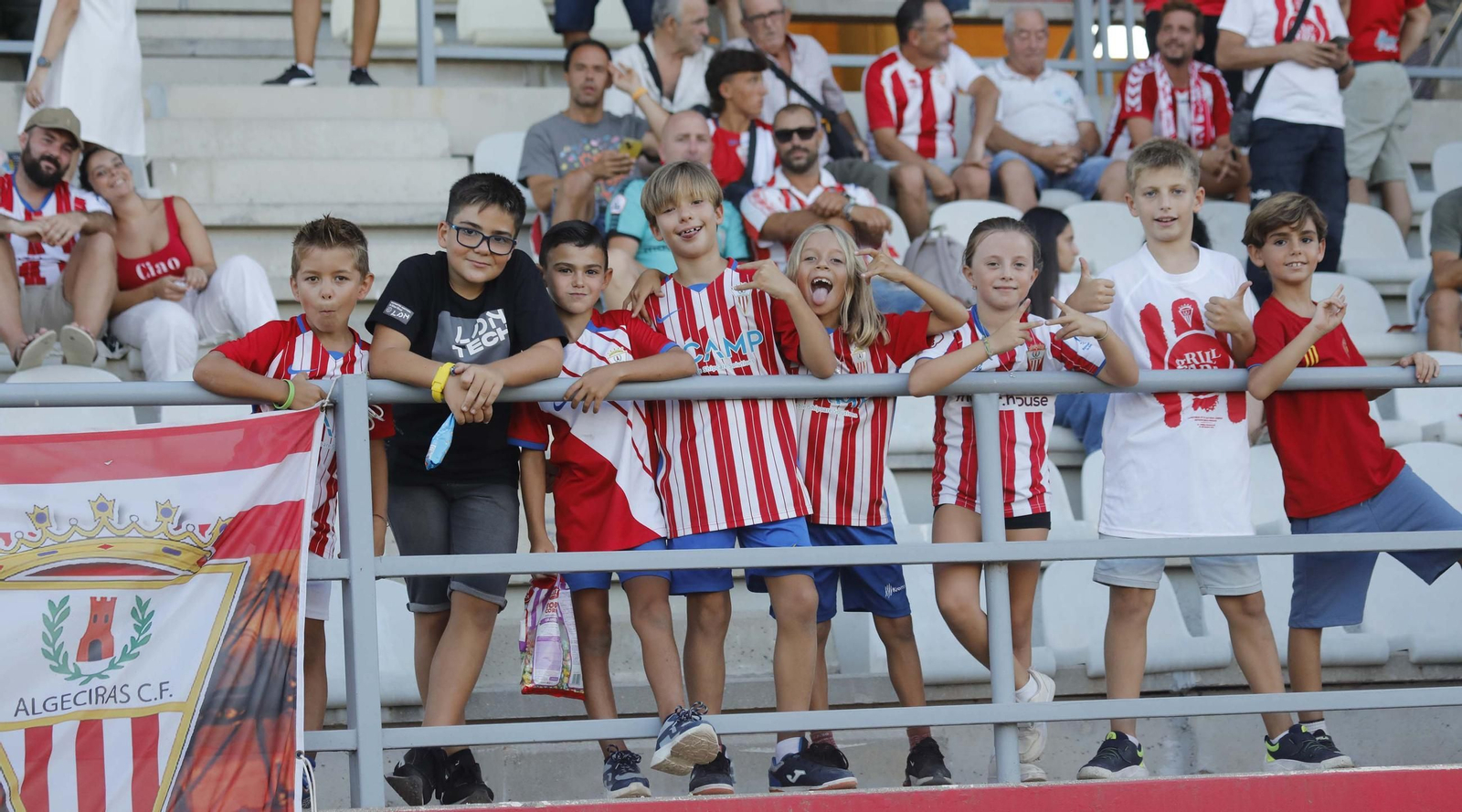 Búscate entre los aficionados del Algeciras CF - Sevilla Atlético en el Nuevo Mirador