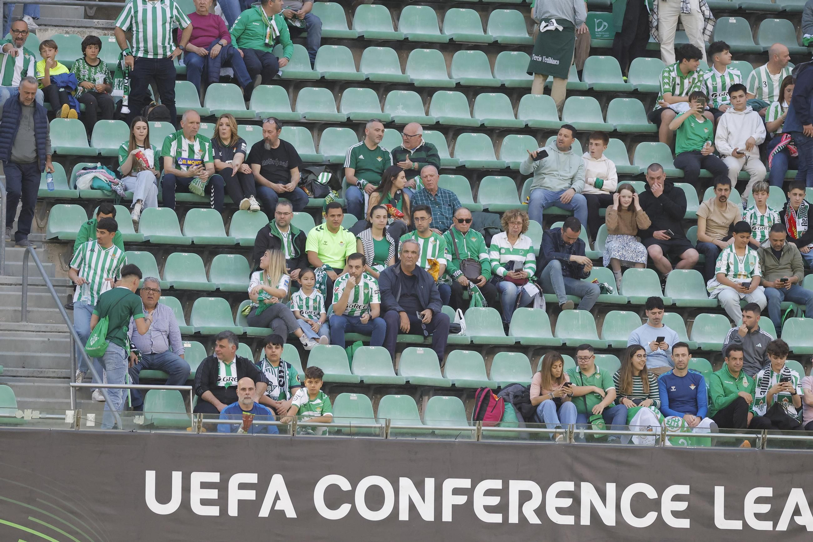 Búscate en las fotos del Betis - Jagiellonia