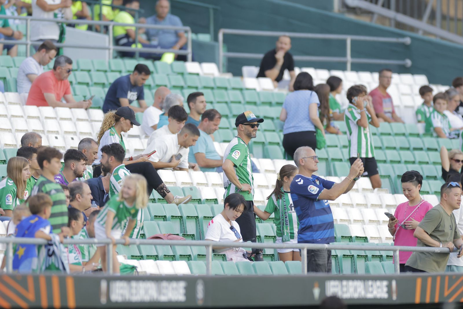 Búscate en la fotos del Betis-Sparta