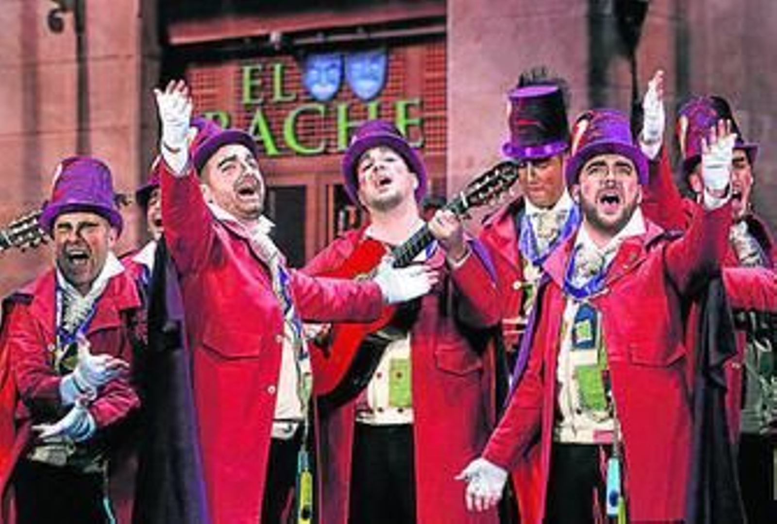 Un momento de la actuación en el Falla de la comparsa algecireña 'El asesino de comparsistas'.