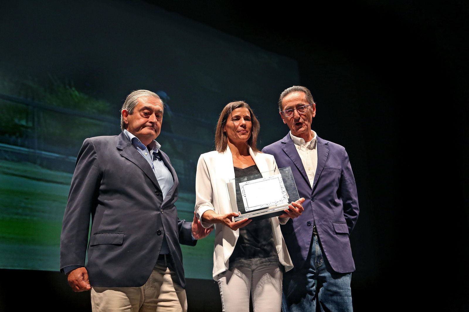 Mónica Ortiz, ganadora de la última Carrera Popular y campeona mundial de Duatlón en la modalidad GGEE 35-39 en 2016, superó en la votación final a Jesús Martín, jugador, entrenador y presidente del Club Tenis de Mesa Jerez y ahora en el Roquetas TM, y al Chapín Jerez de atletismo. Entregaron el premio el periodista Ángel Revaliente y Antonio Rosado, presidente de la Federación Unión de Motoclubs Jerezanos.