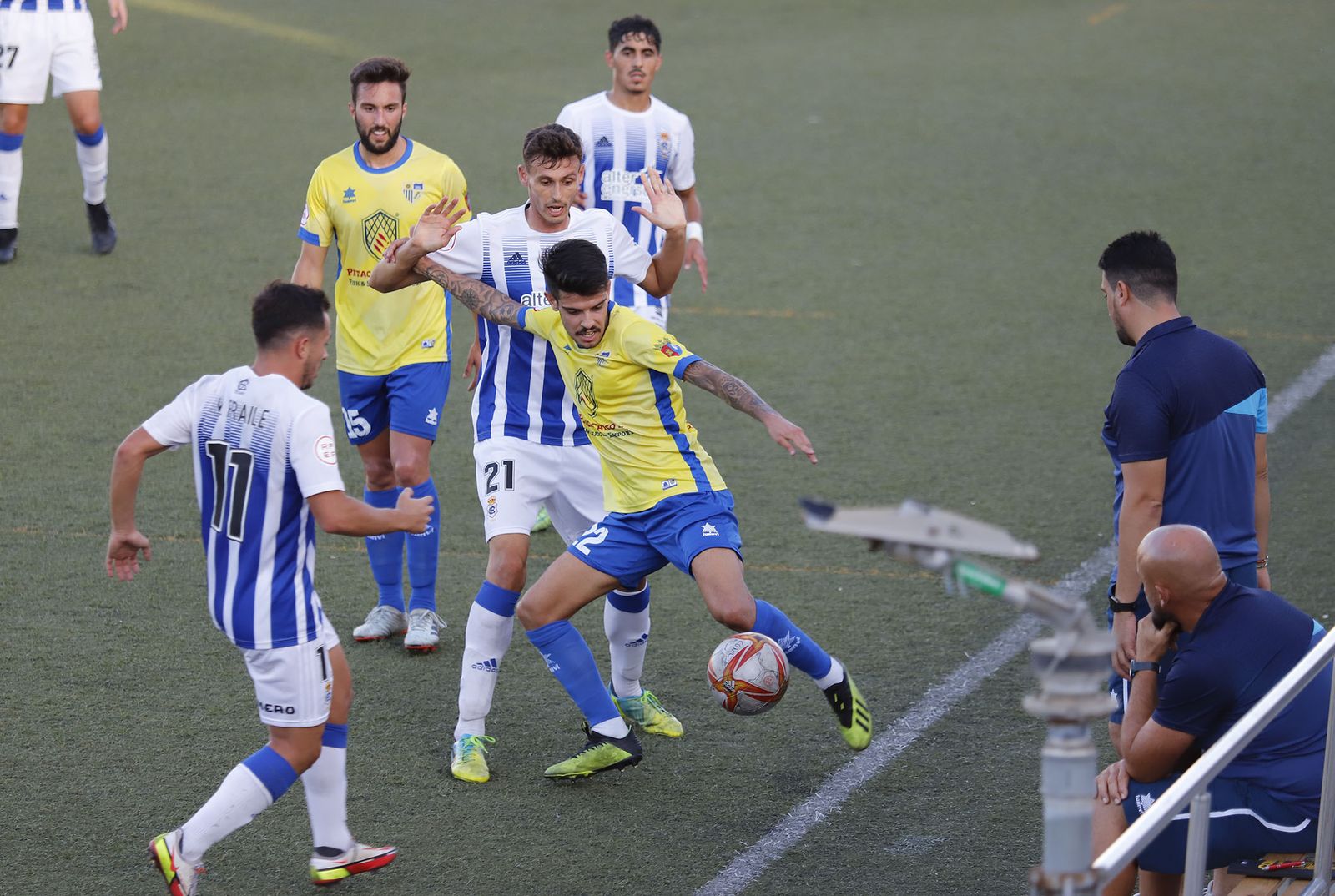 Imágenes del encuentro entre el Conil y el Recreativo de Huelva