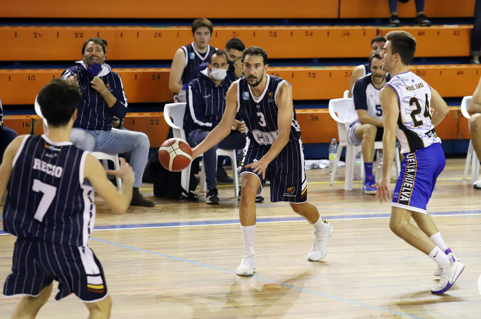 Víctor Pérez seguirá aportando puntos y experiencia al conjunto onubense.